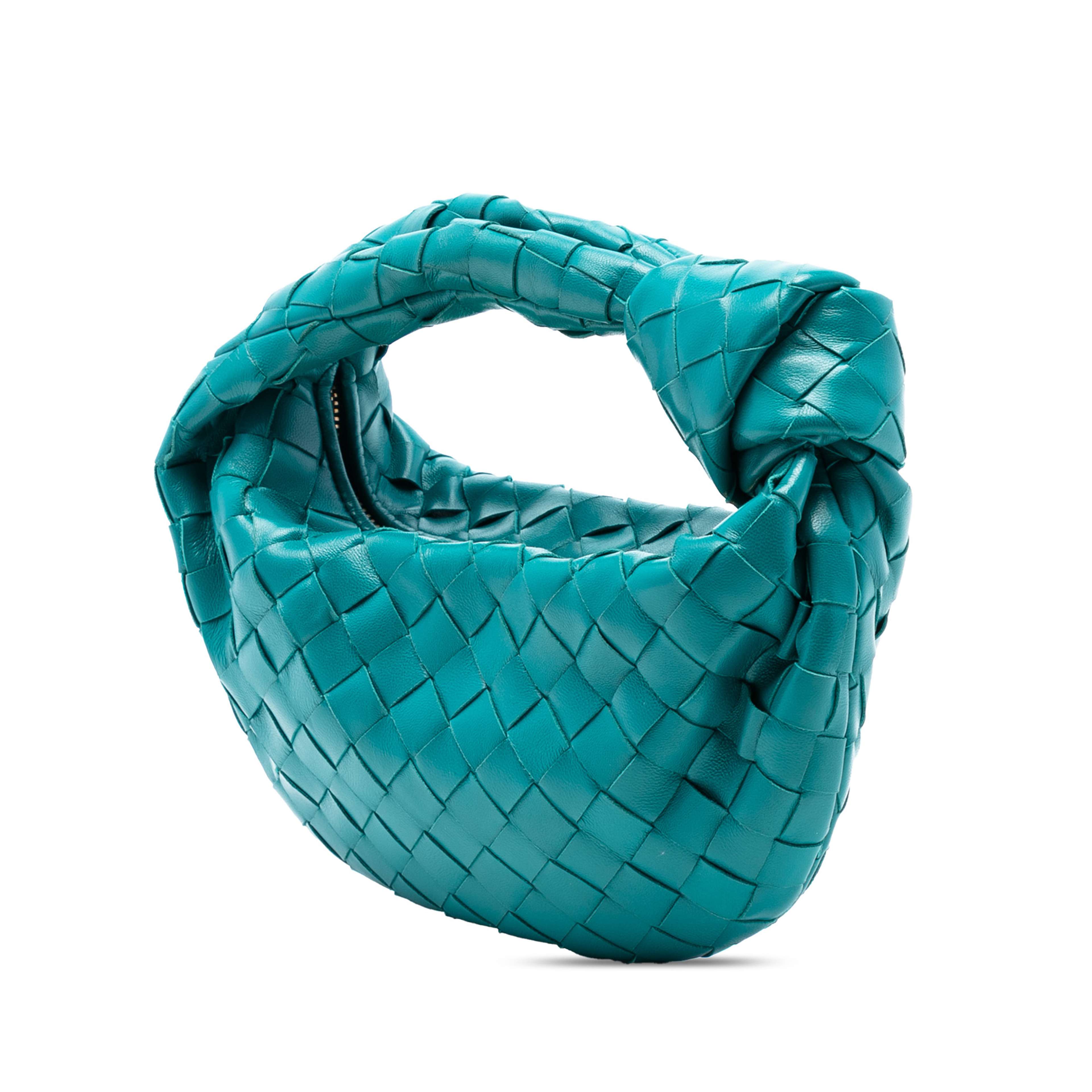 Bottega Veneta Mini Nappa Intrecciato Jodie, från Luxclusif, i färgen turquoise. Klicka för att öppna bilden i stort format
