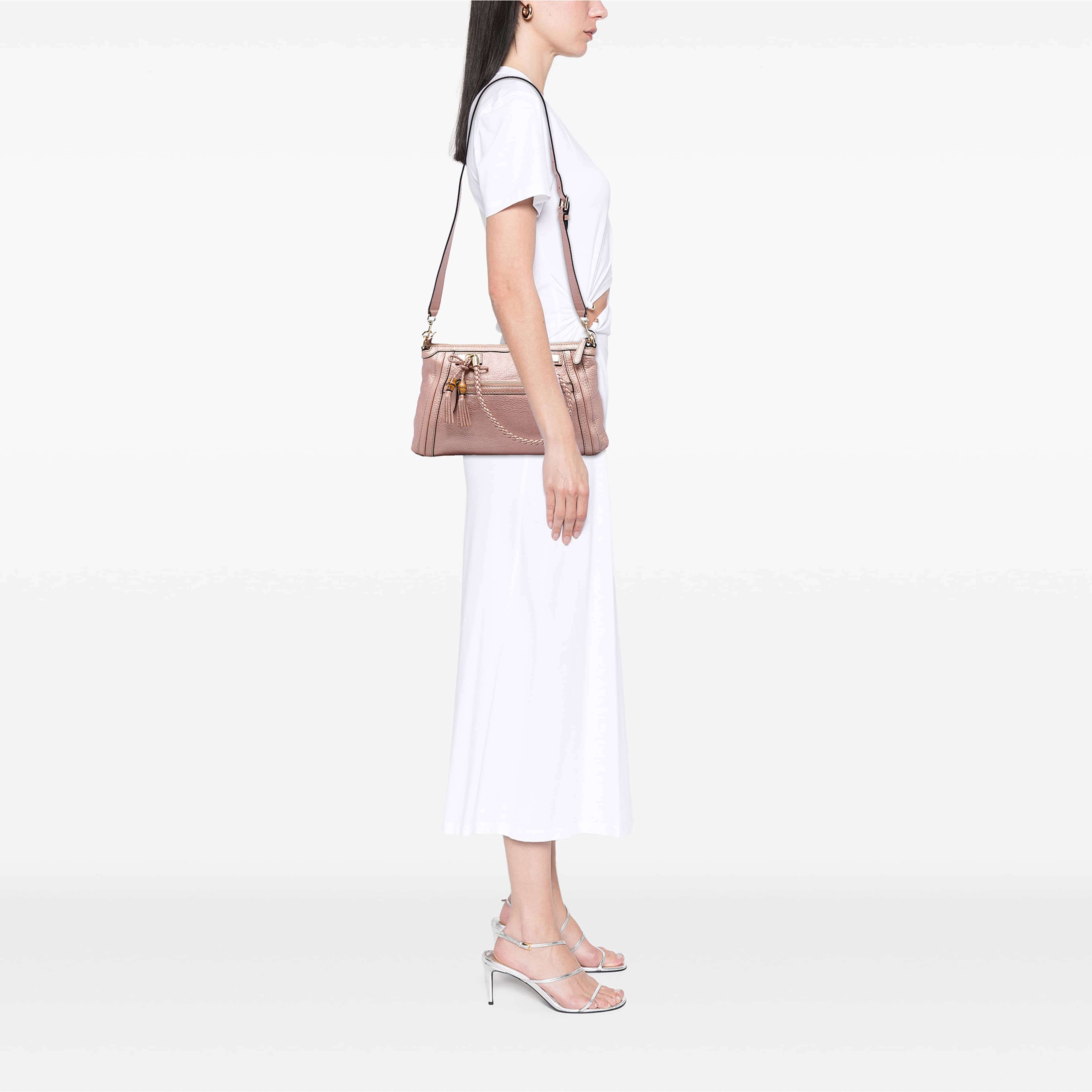 Gucci Metallic Pebbled Calfskin Bella Satchel, från Luxclusif, i färgen rosa. Klicka för att öppna bilden i stort format