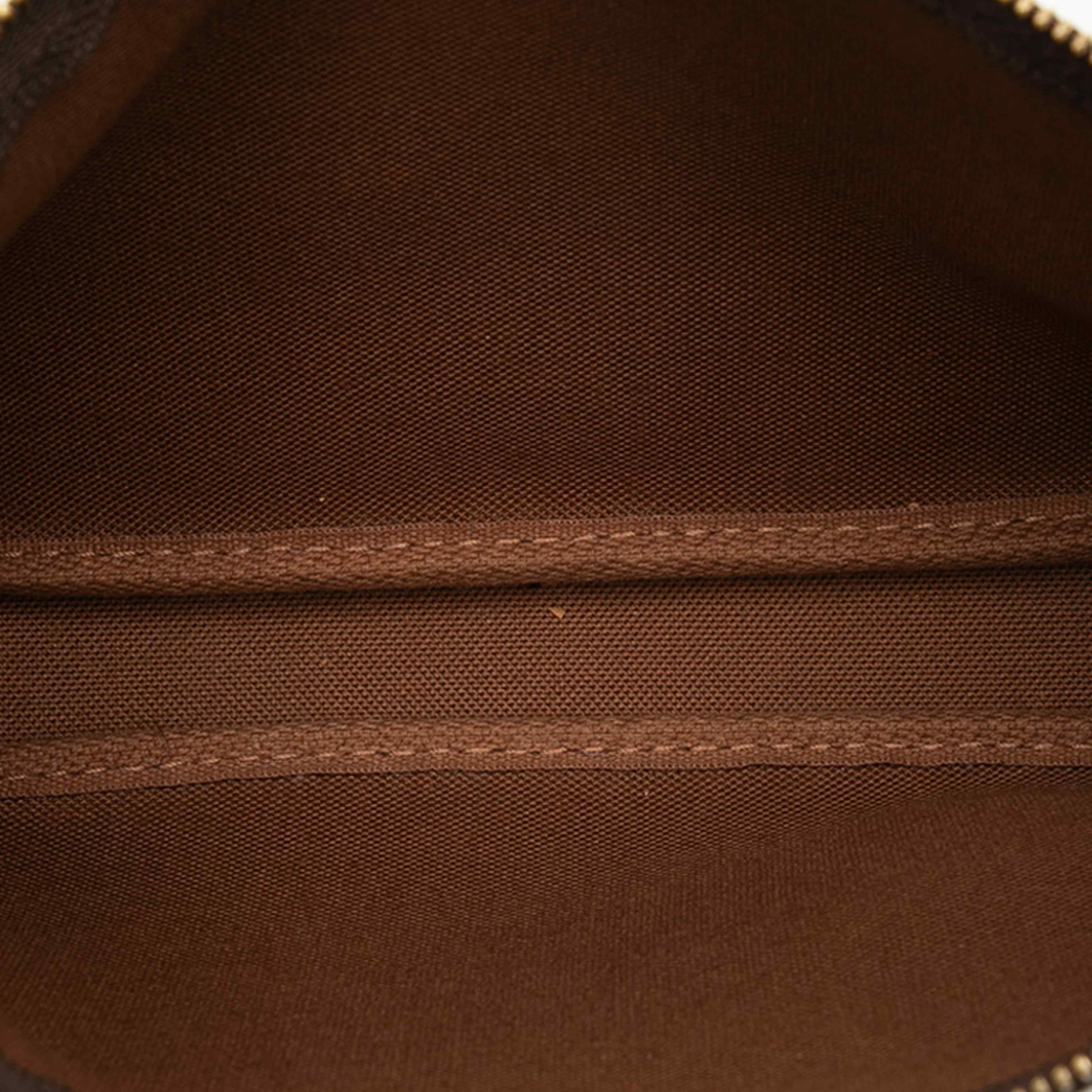 Louis Vuitton Monogram Pochette Accessoires, från Luxclusif, i färgen brun. Klicka för att öppna bilden i stort format
