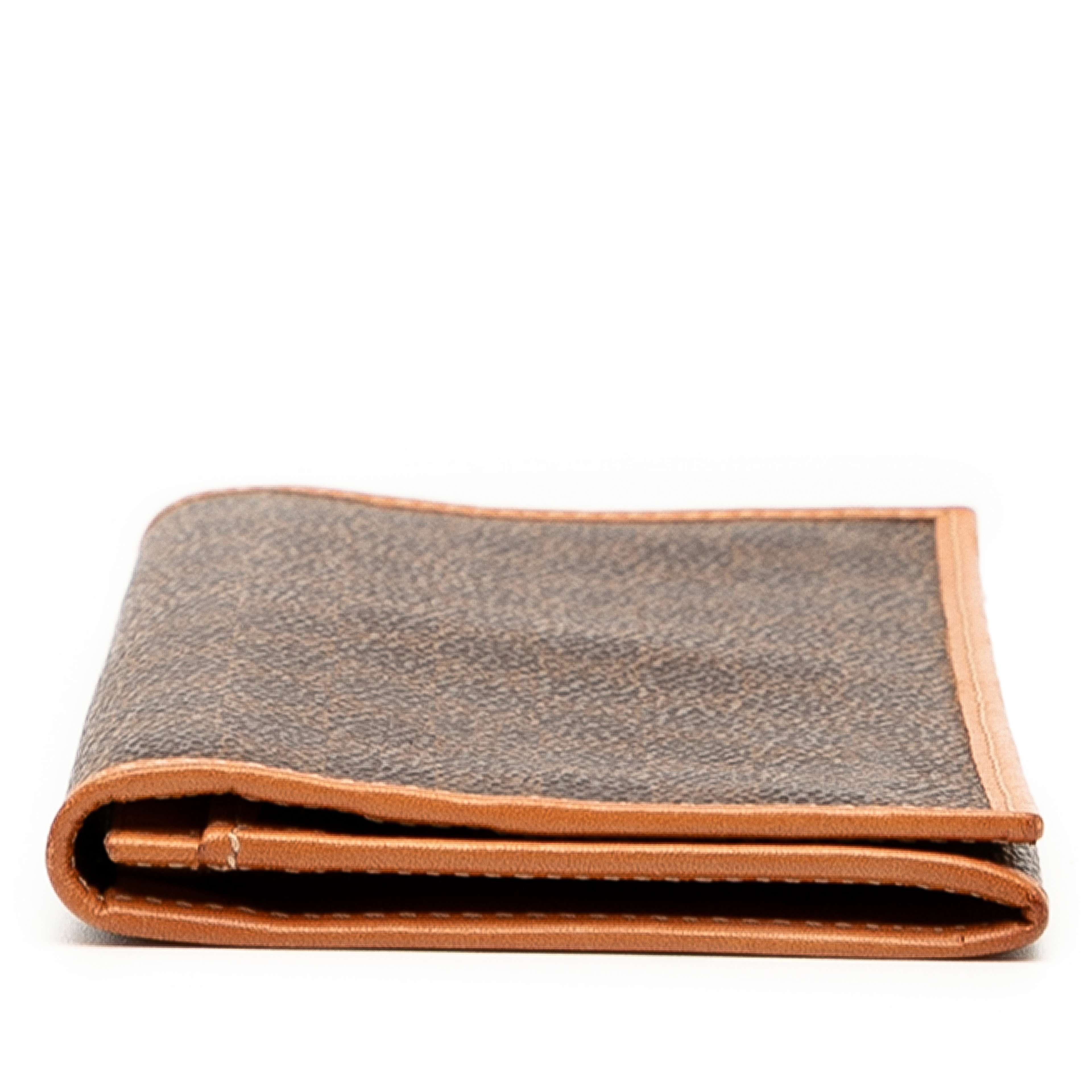Celine Macadam Coated Canvas Long Wallet, från Luxclusif, i färgen brown. Klicka för att öppna bilden i stort format