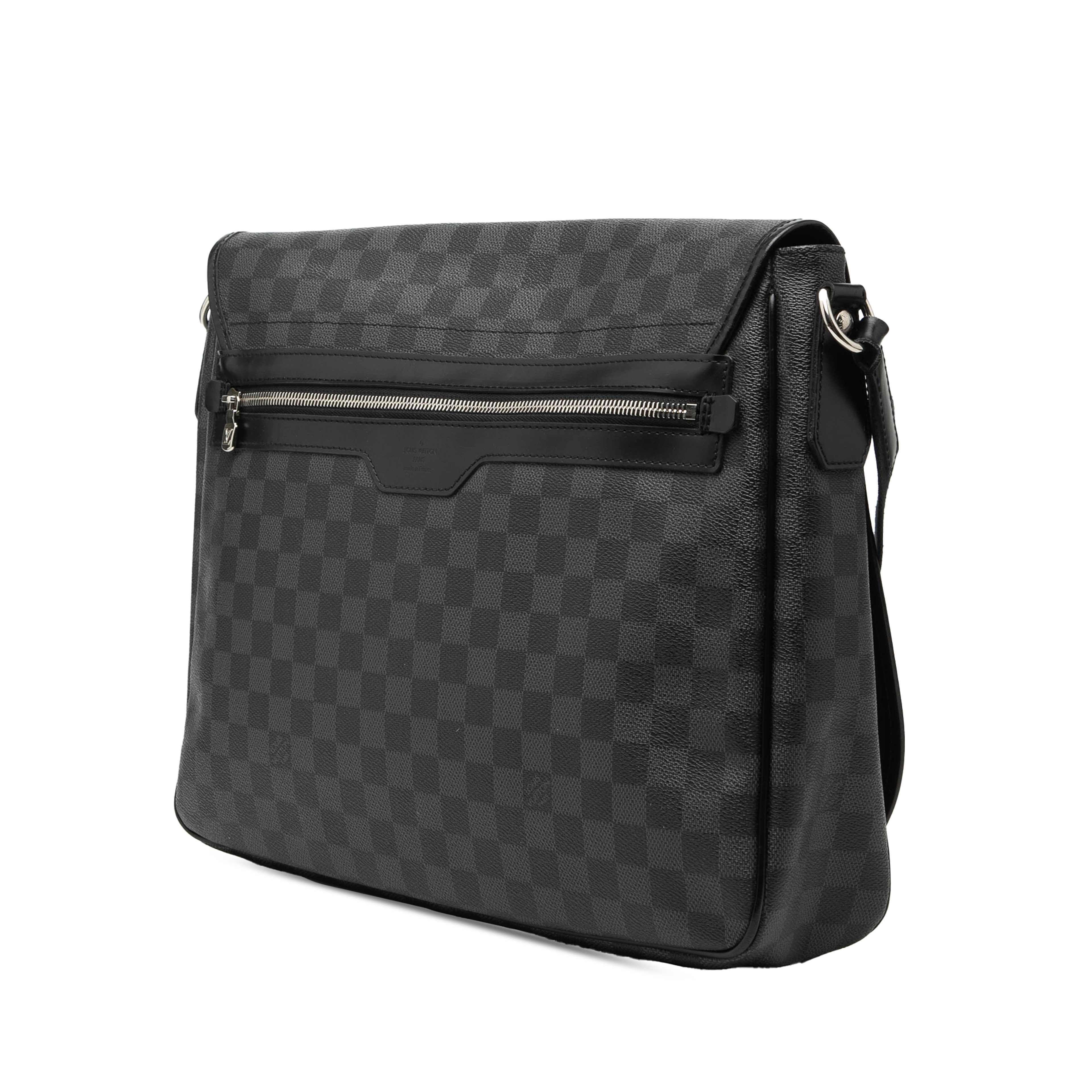 Louis Vuitton Damier Graphite Daniel Mm, från Luxclusif, i färgen black. Klicka för att öppna bilden i stort format