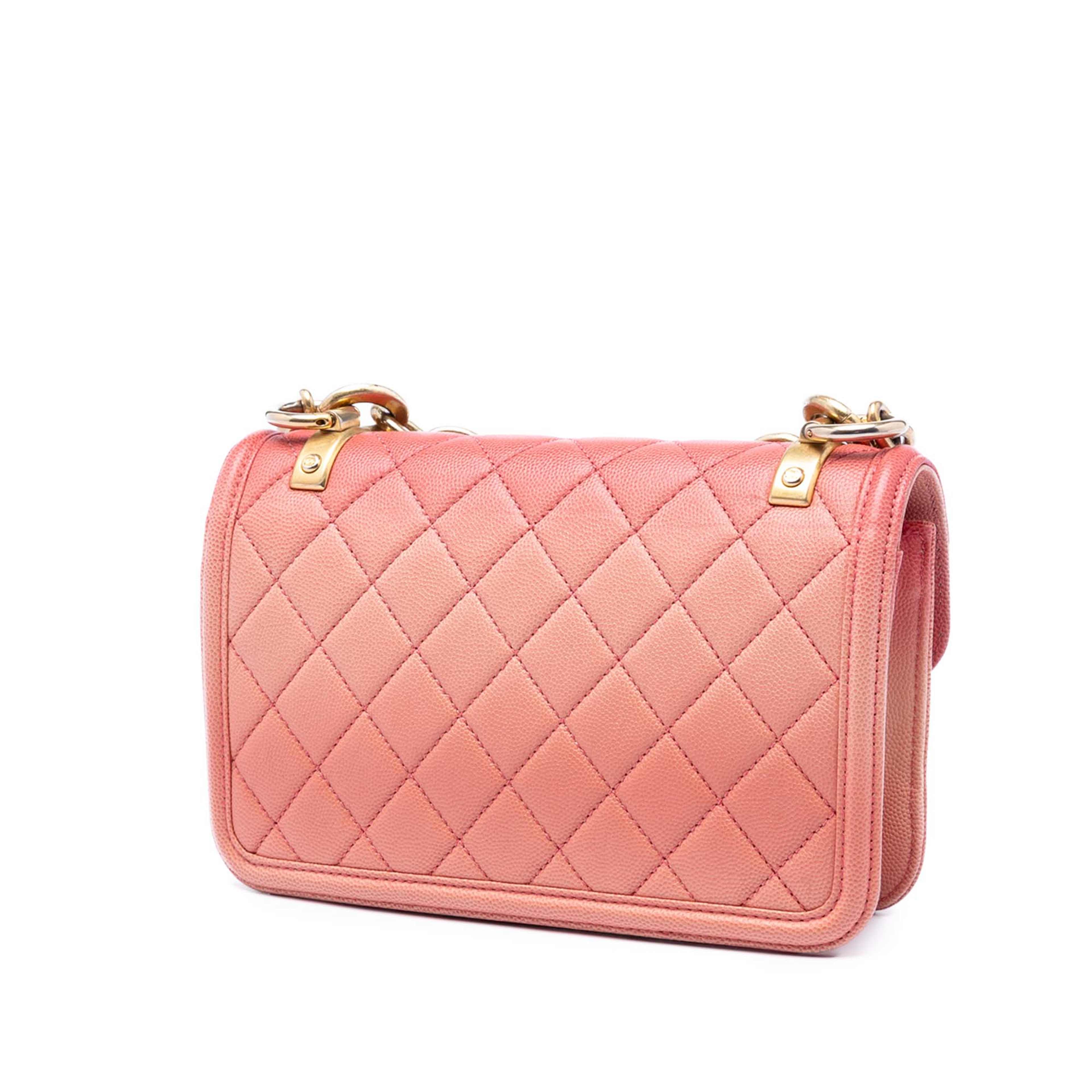 Chanel Small Quilted Caviar Sunset On The Sea Flap, från Luxclusif, i färgen rosa. Klicka för att öppna bilden i stort format
