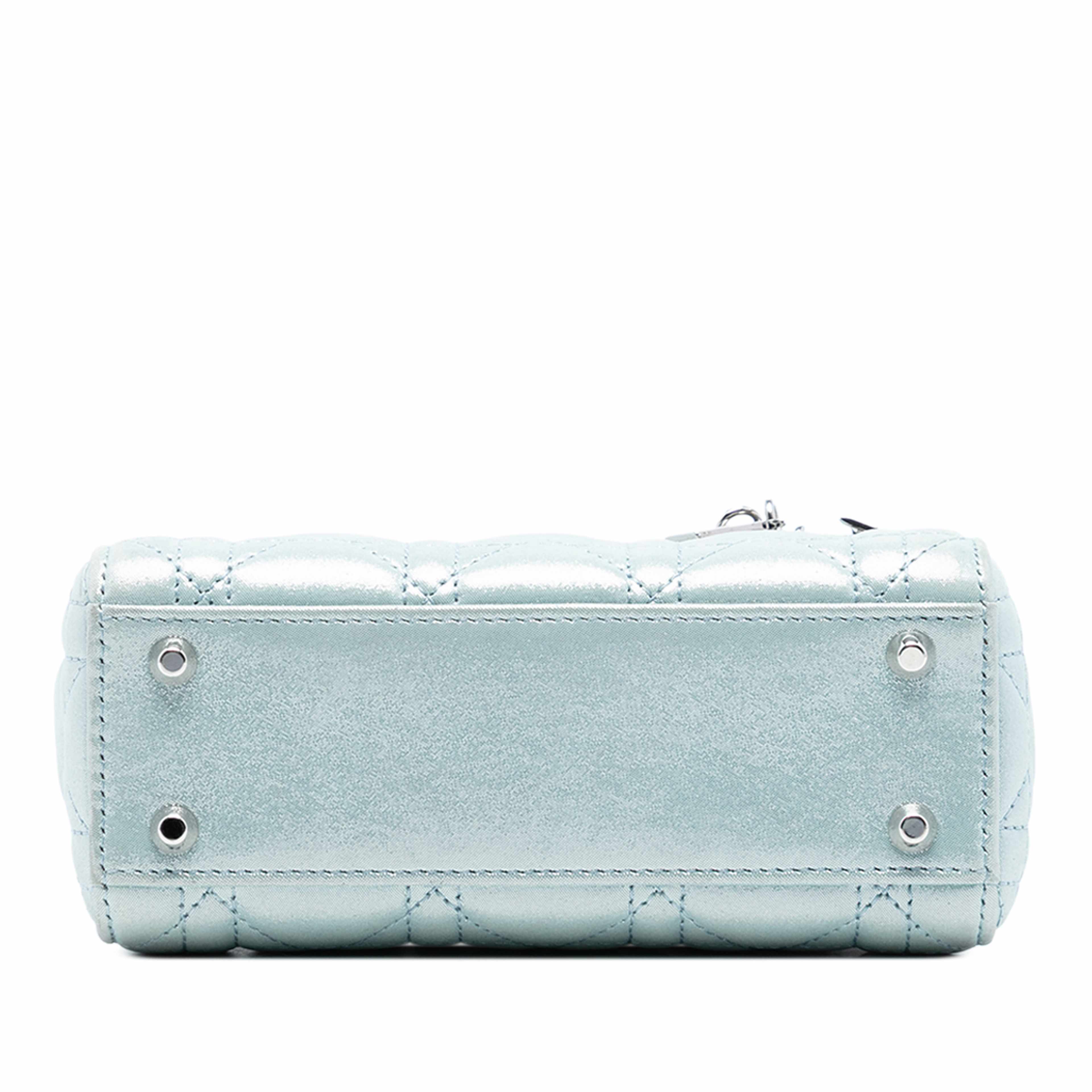 Dior Mini Iridescent Lambskin Cannage Lady Dior, från Luxclusif, i färgen light blue. Klicka för att öppna bilden i stort format