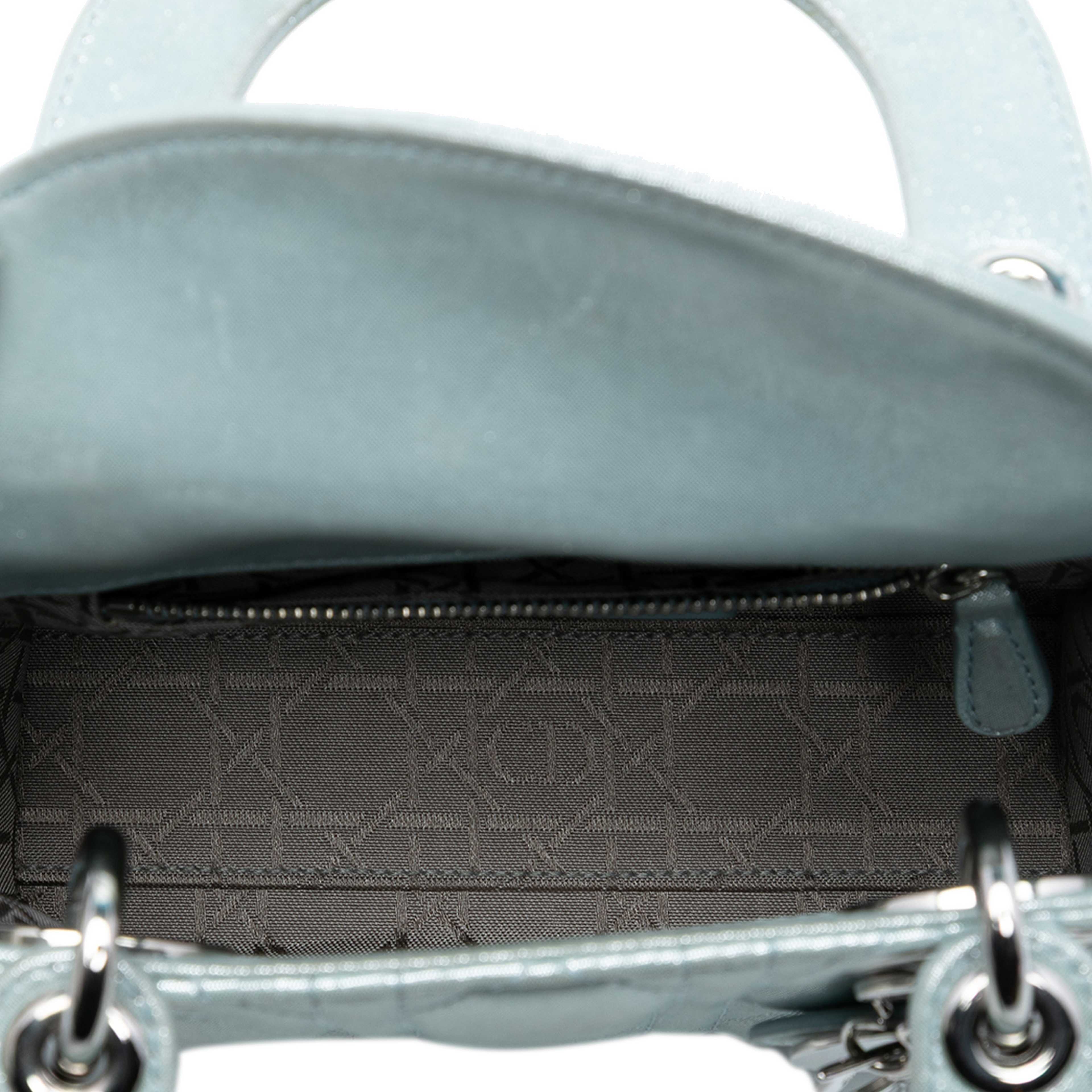 Dior Mini Iridescent Lambskin Cannage Lady Dior, från Luxclusif, i färgen light blue. Klicka för att öppna bilden i stort format