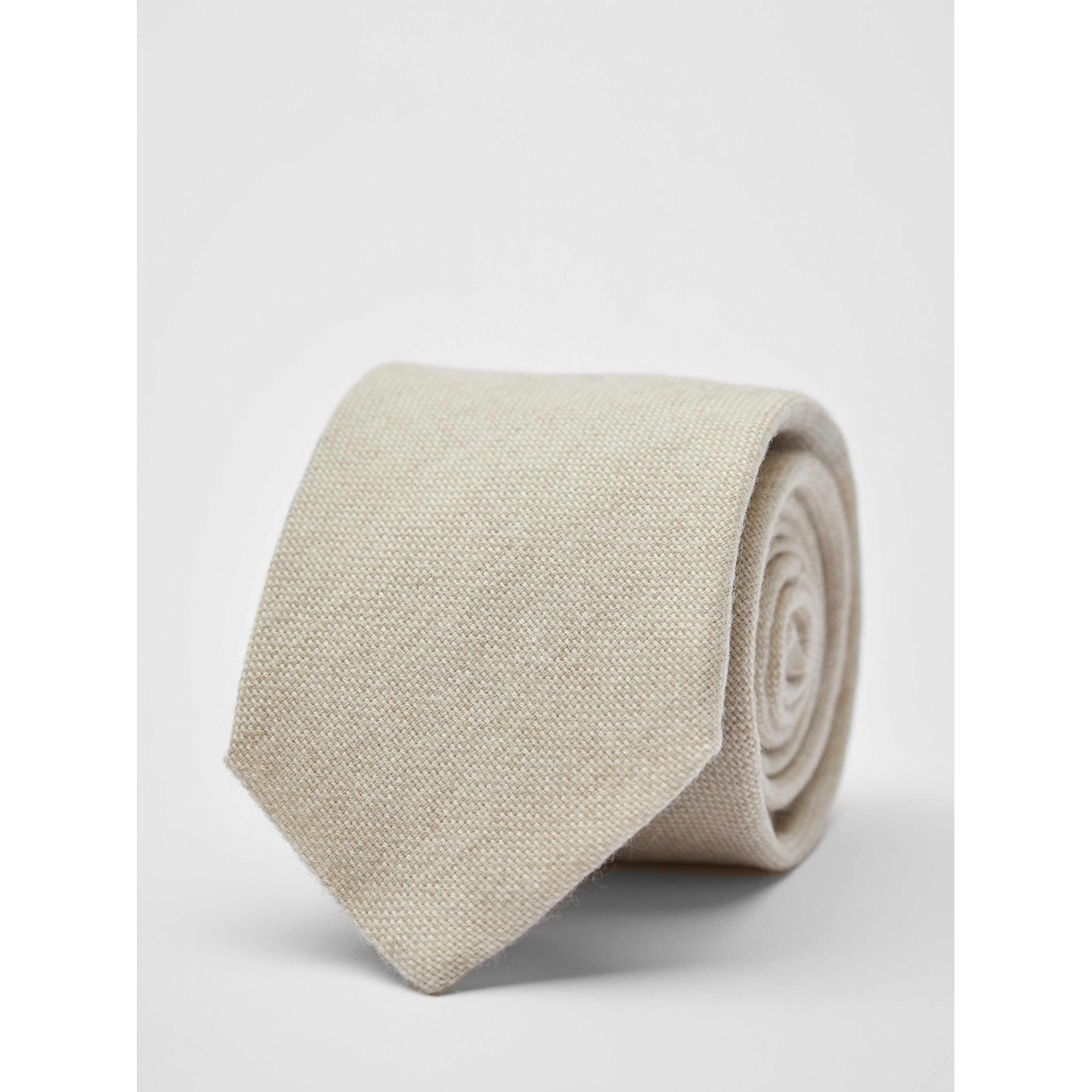 Cashmere Tie, från John Henric, i färgen beige. Klicka för att öppna bilden i stort format