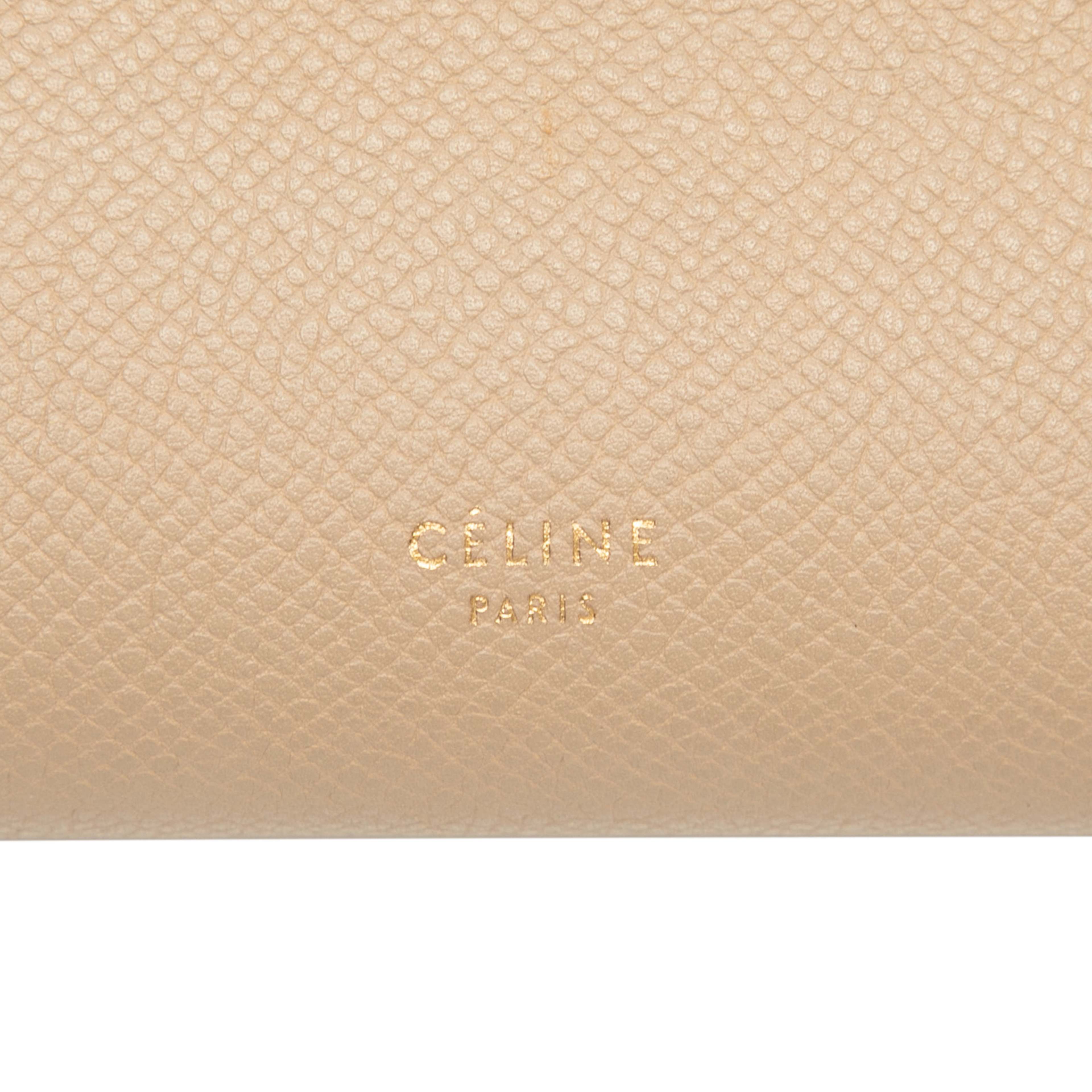 Celine Mini Grained Calfskin Belt Bag, från Luxclusif, i färgen beige. Klicka för att öppna bilden i stort format