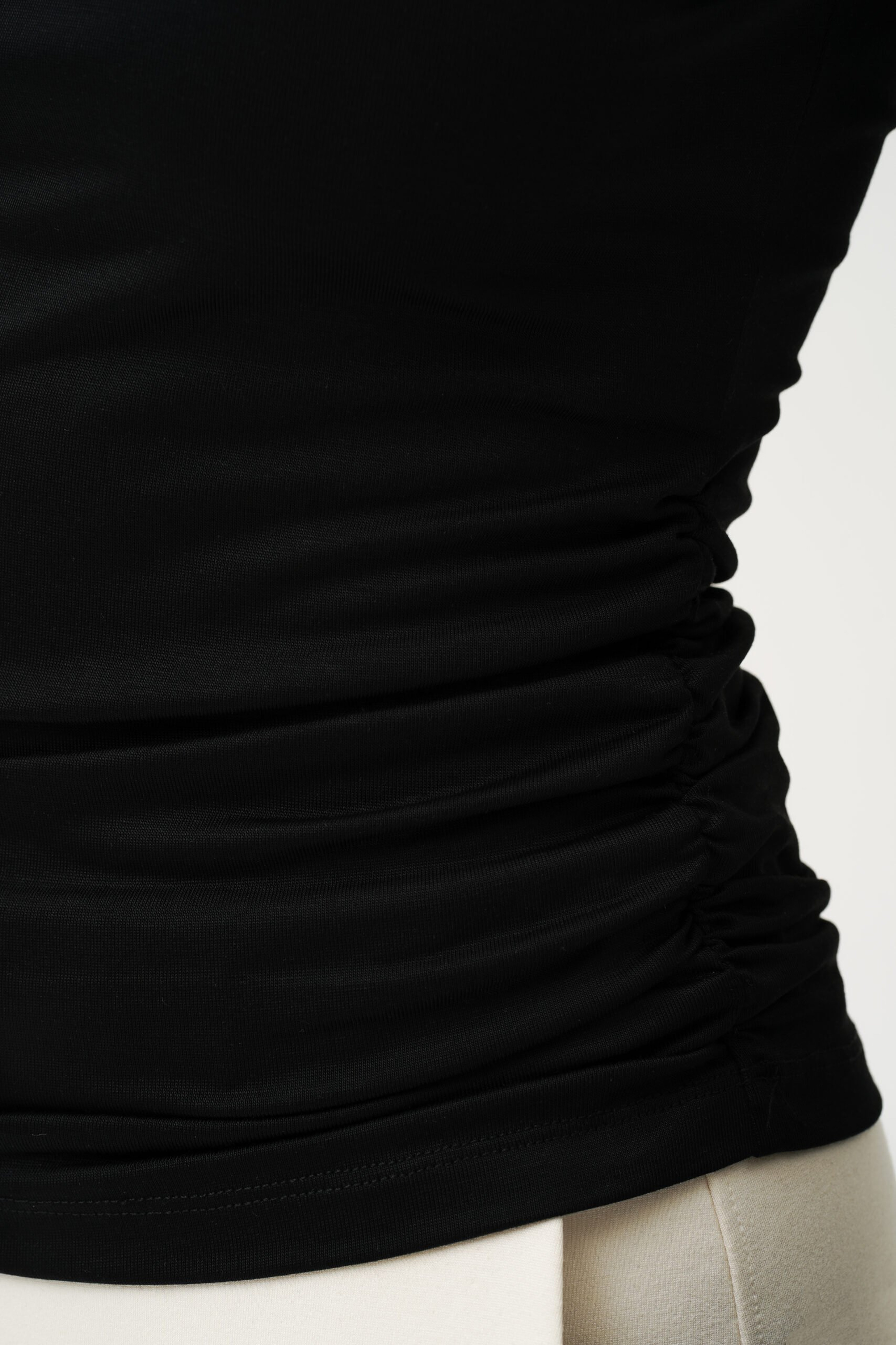 Bay Top - Black, från Residus, i färgen black. Klicka för att öppna bilden i stort format