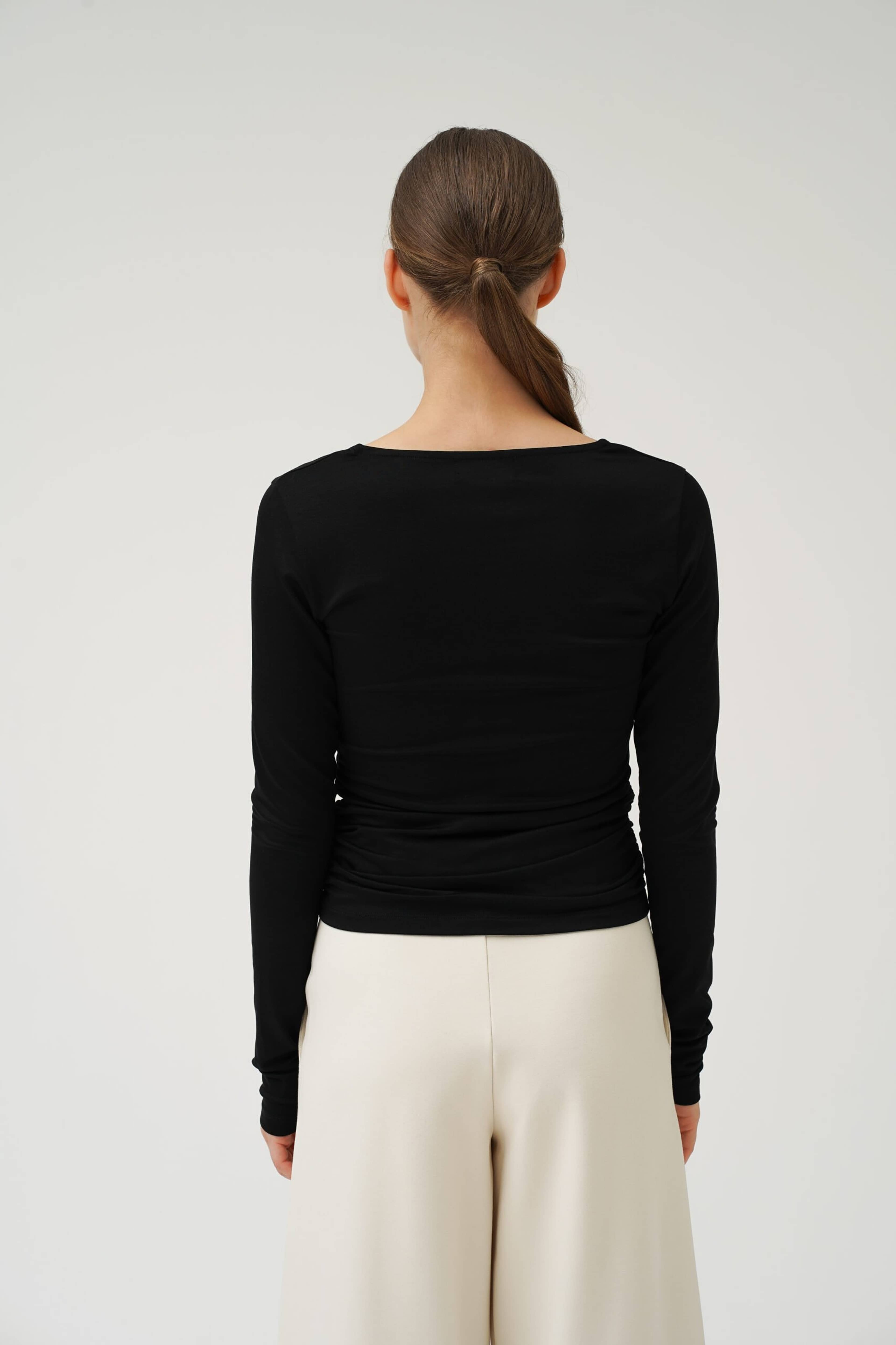 Bay Top - Black, från Residus, i färgen black. Klicka för att öppna bilden i stort format