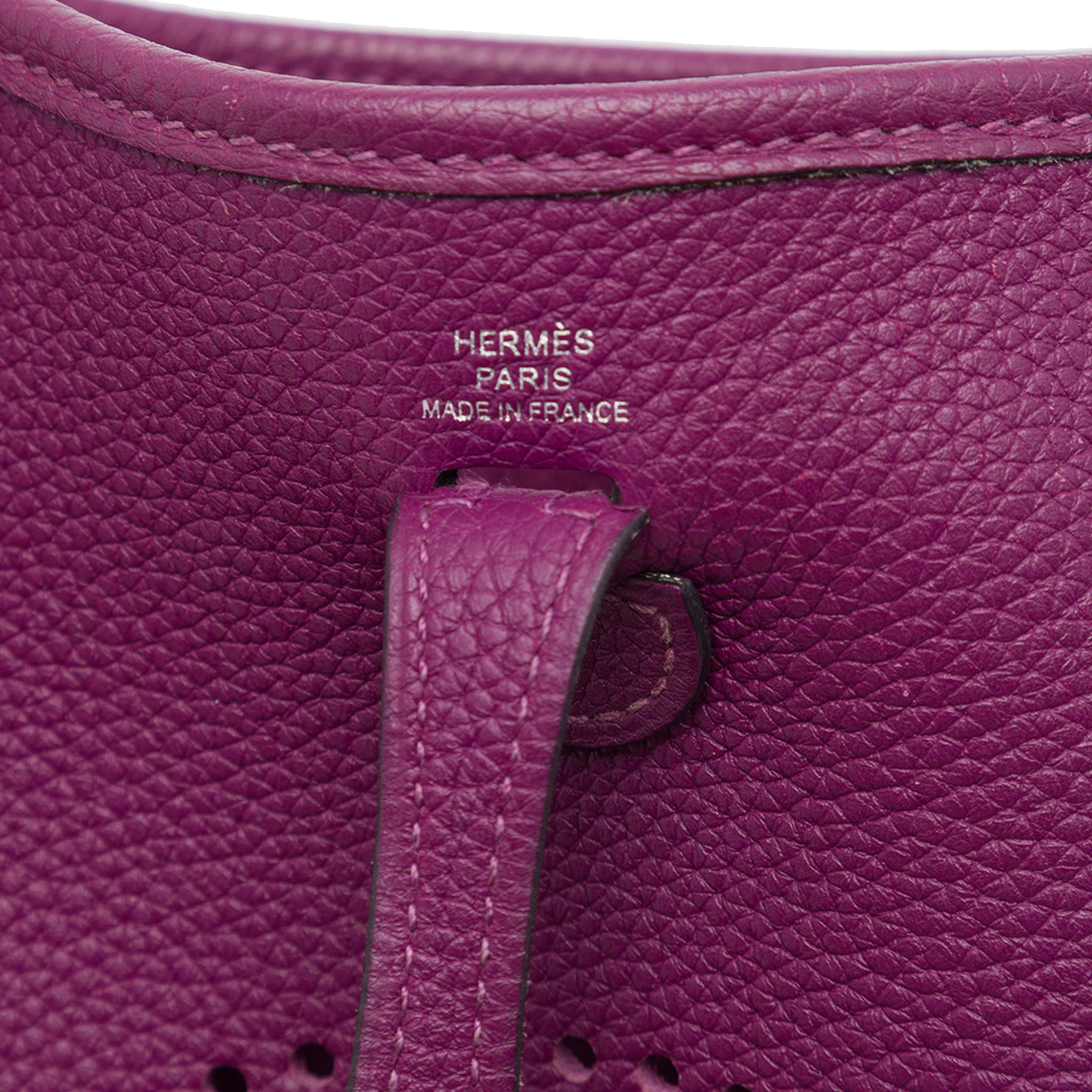 Hermès Clemence Evelyne I 16 Amazone, från Luxclusif, i färgen purpur. Klicka för att öppna bilden i stort format