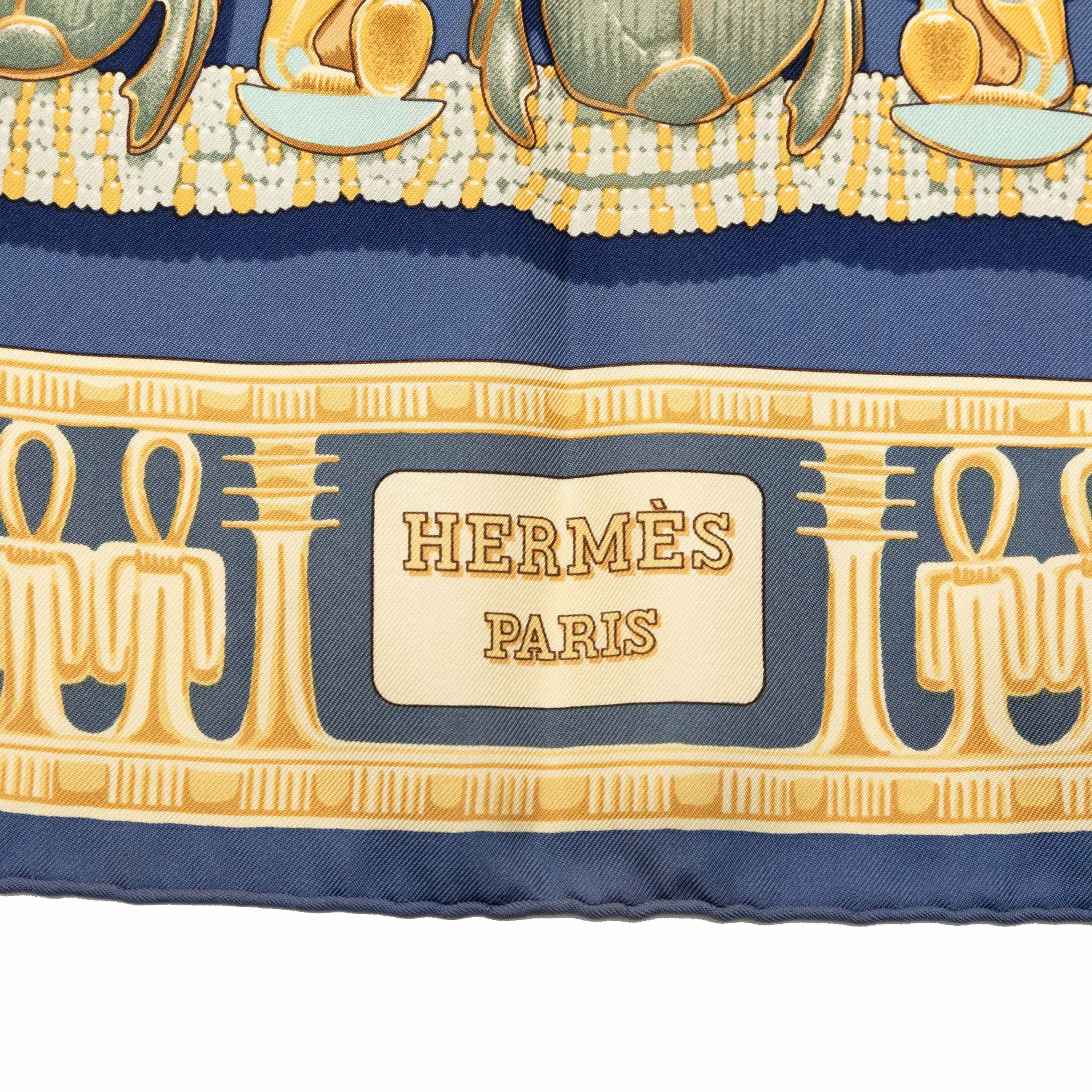 Hermès Tutankhamun Silk Scarf 90, från Luxclusif, i färgen blue. Klicka för att öppna bilden i stort format