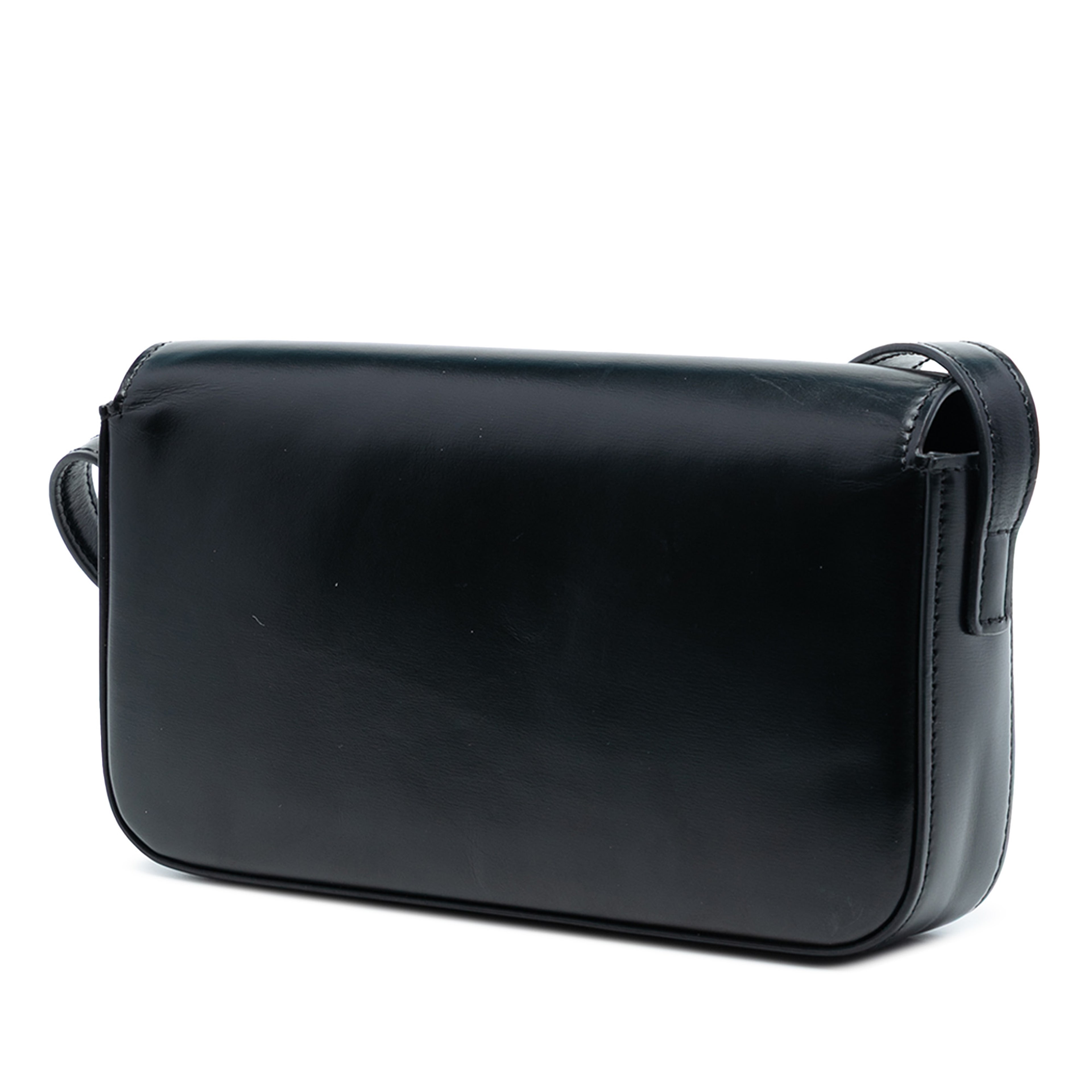 Celine Shiny Calfskin Triomphe Claude Shoulder Bag, från Luxclusif, i färgen black. Klicka för att öppna bilden i stort format