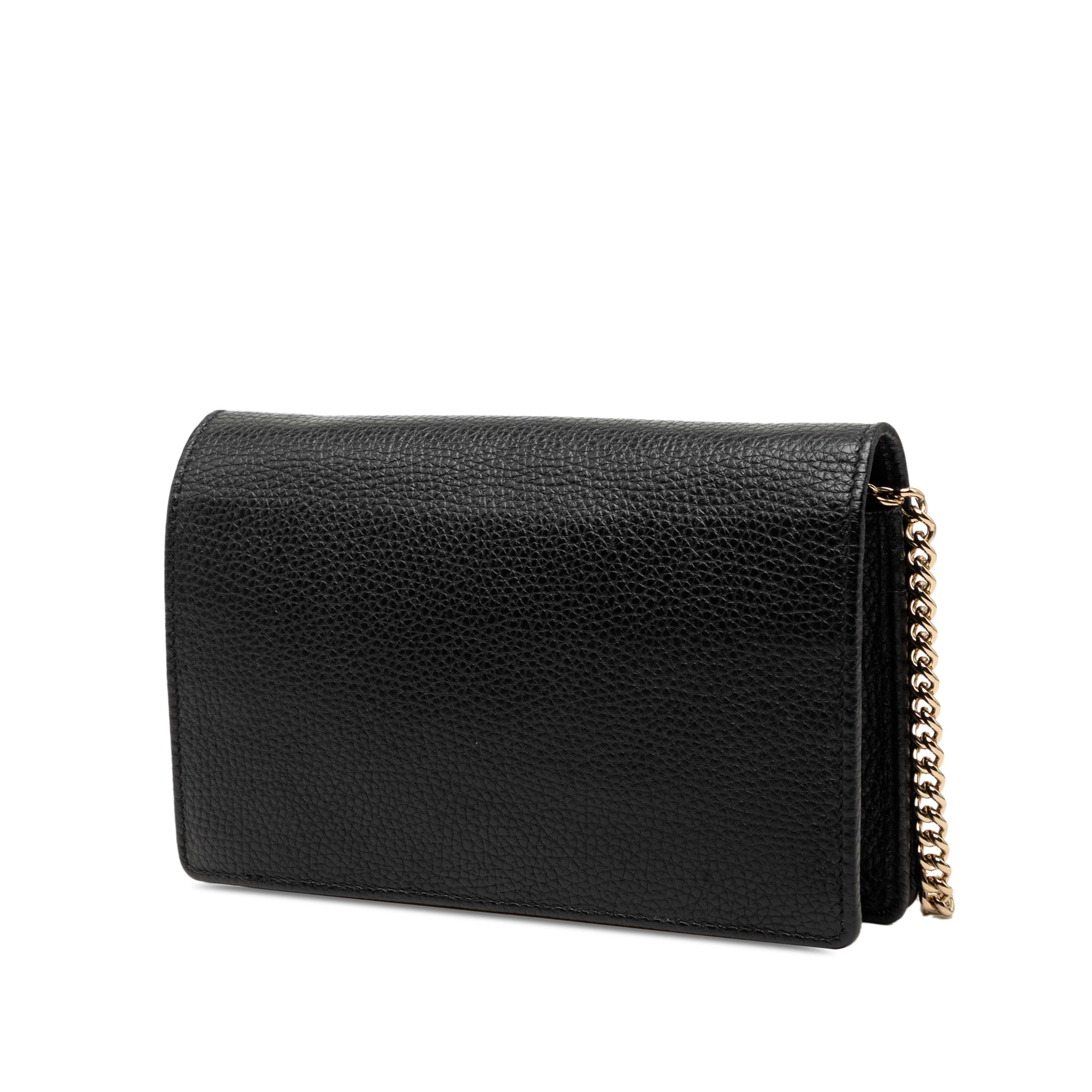 Gucci Pebbled Calfskin Soho Wallet On Chain, från Luxclusif, i färgen svart. Klicka för att öppna bilden i stort format