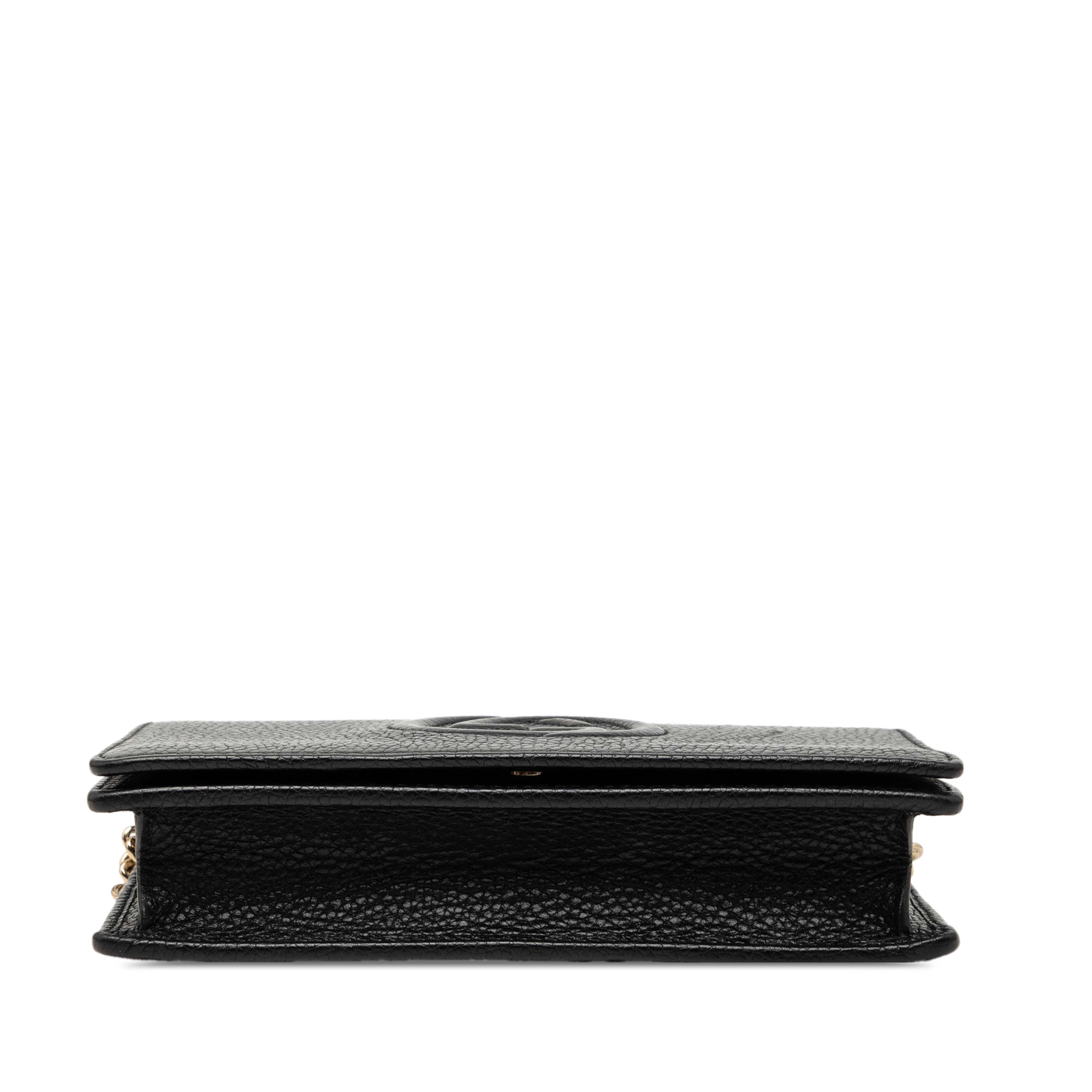 Gucci Pebbled Calfskin Soho Wallet On Chain, från Luxclusif, i färgen svart. Klicka för att öppna bilden i stort format