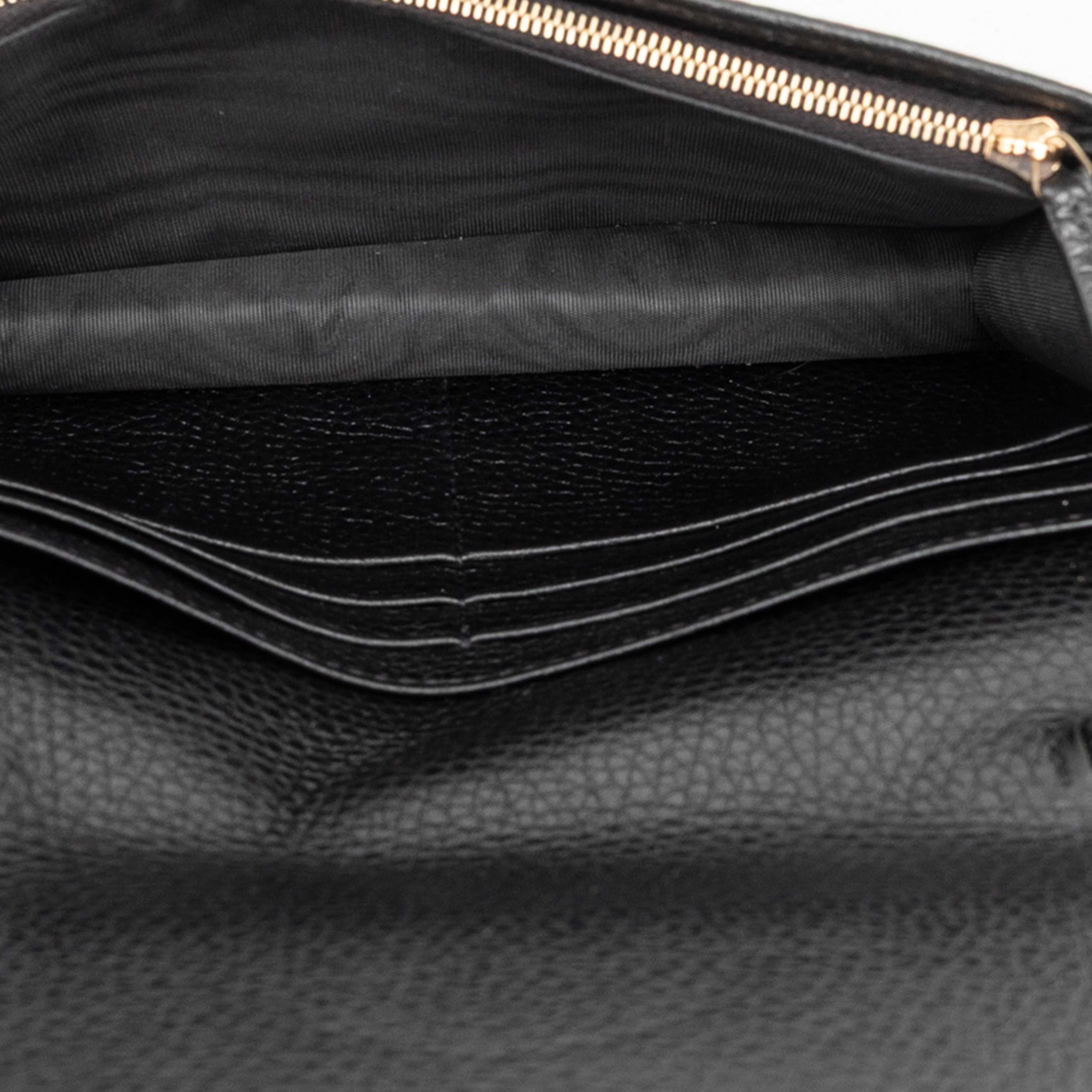 Gucci Pebbled Calfskin Soho Wallet On Chain, från Luxclusif, i färgen svart. Klicka för att öppna bilden i stort format