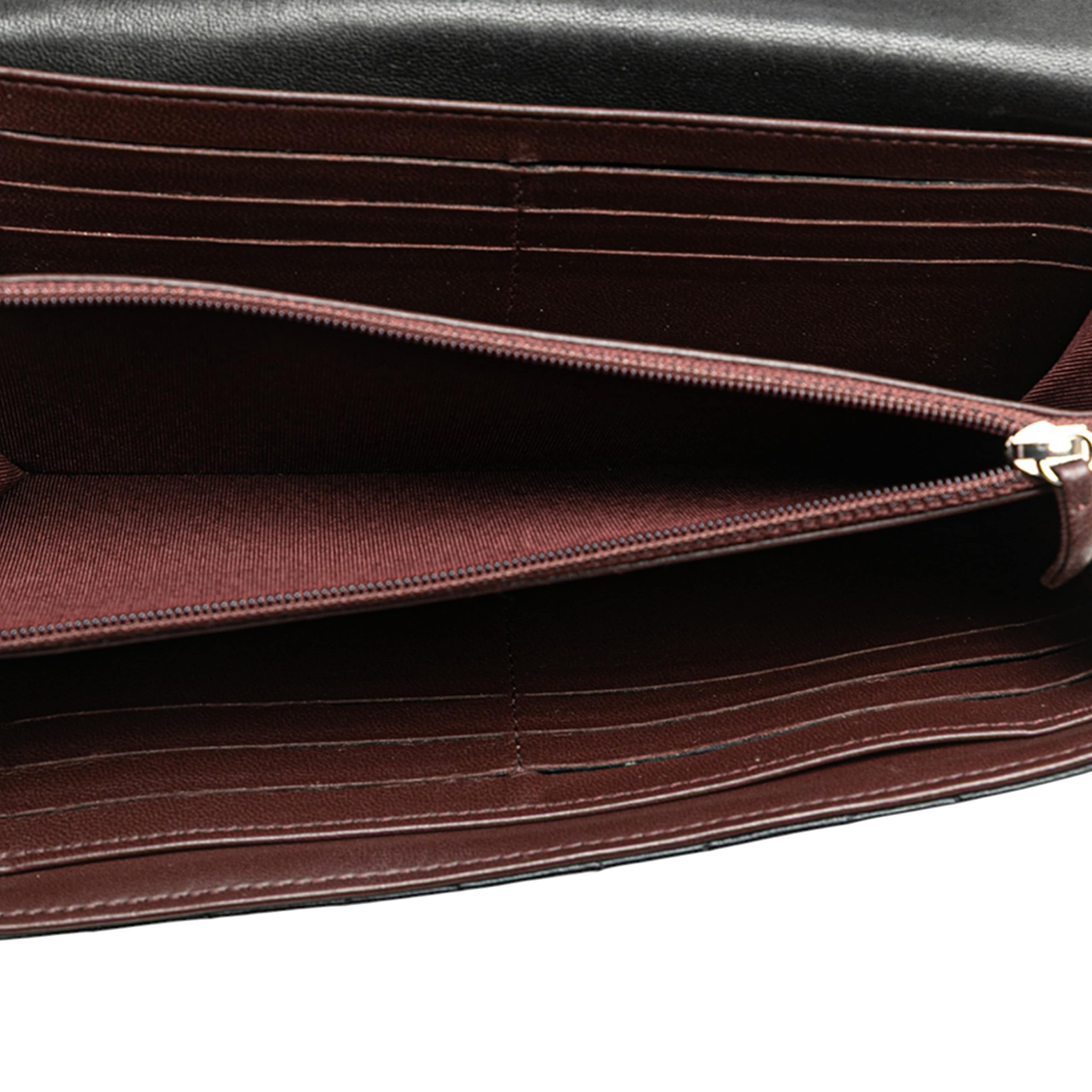 Chanel Quilted Lambskin Flap Long Wallet, från Luxclusif, i färgen black. Klicka för att öppna bilden i stort format