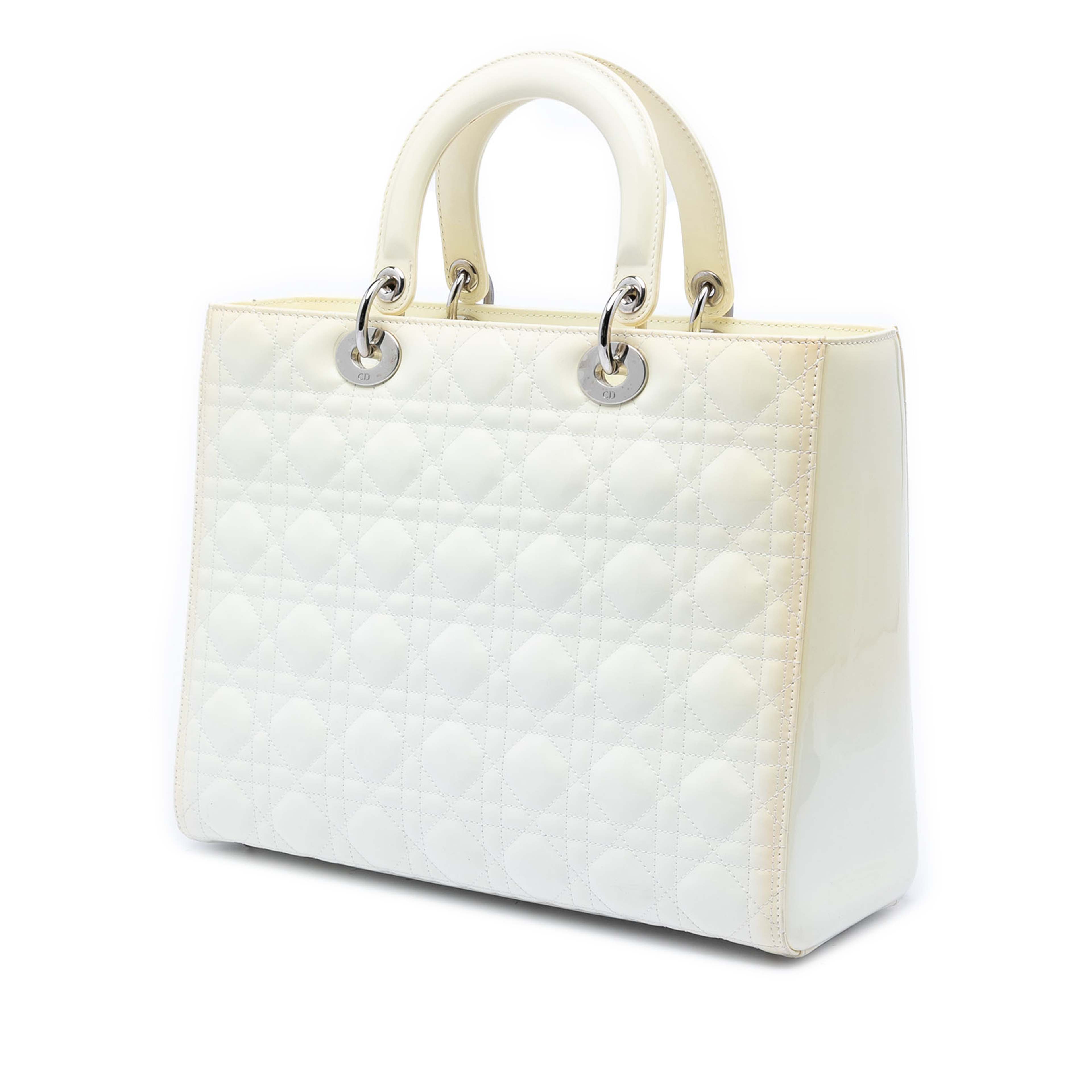 Dior Large Lambskin Cannage Lady Dior, från Luxclusif, i färgen white. Klicka för att öppna bilden i stort format