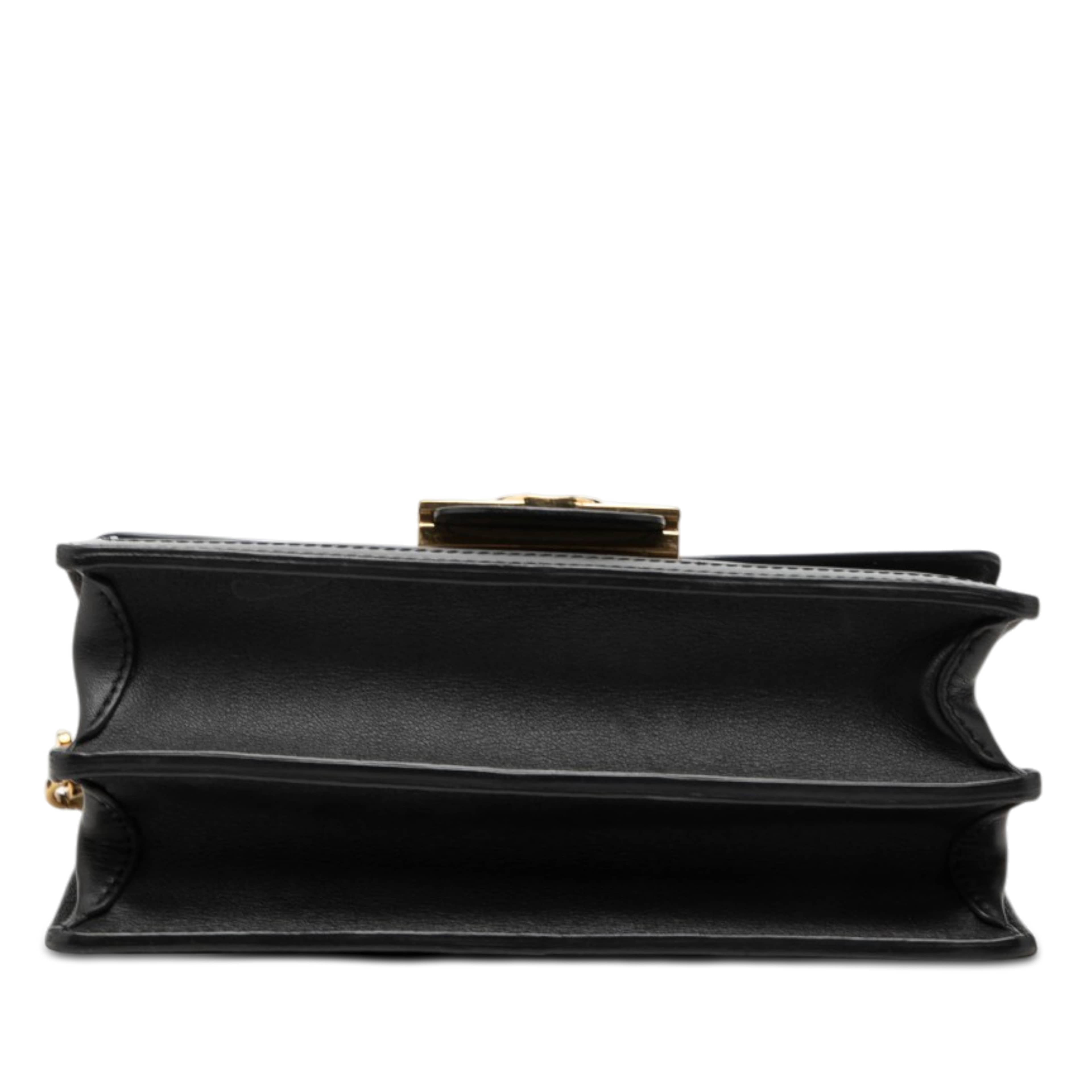 Louis Vuitton Calfskin Leather Dauphine Mm, från Luxclusif, i färgen svart. Klicka för att öppna bilden i stort format