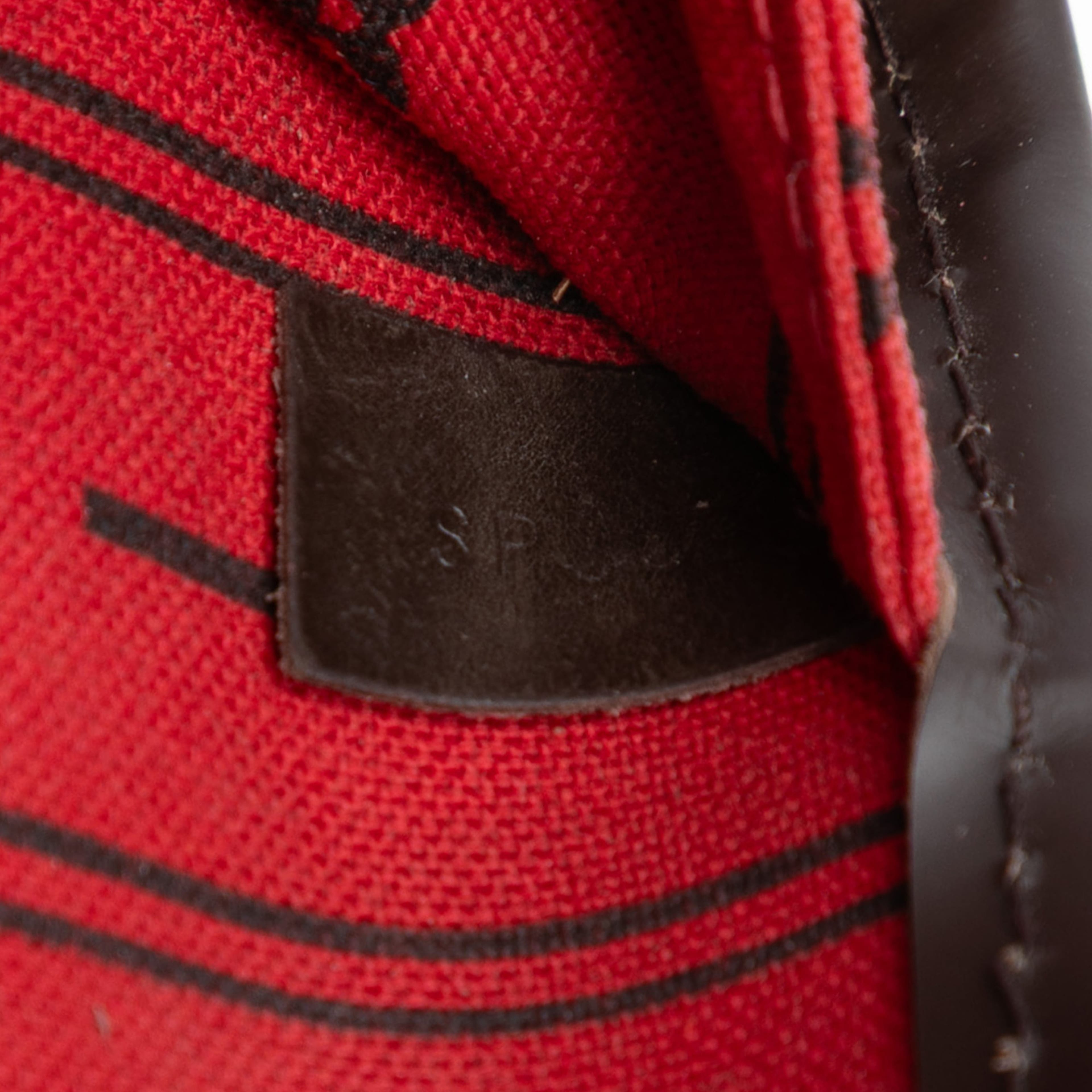 Louis Vuitton Damier Ebene Neverfull Mm, från Luxclusif, i färgen brown. Klicka för att öppna bilden i stort format