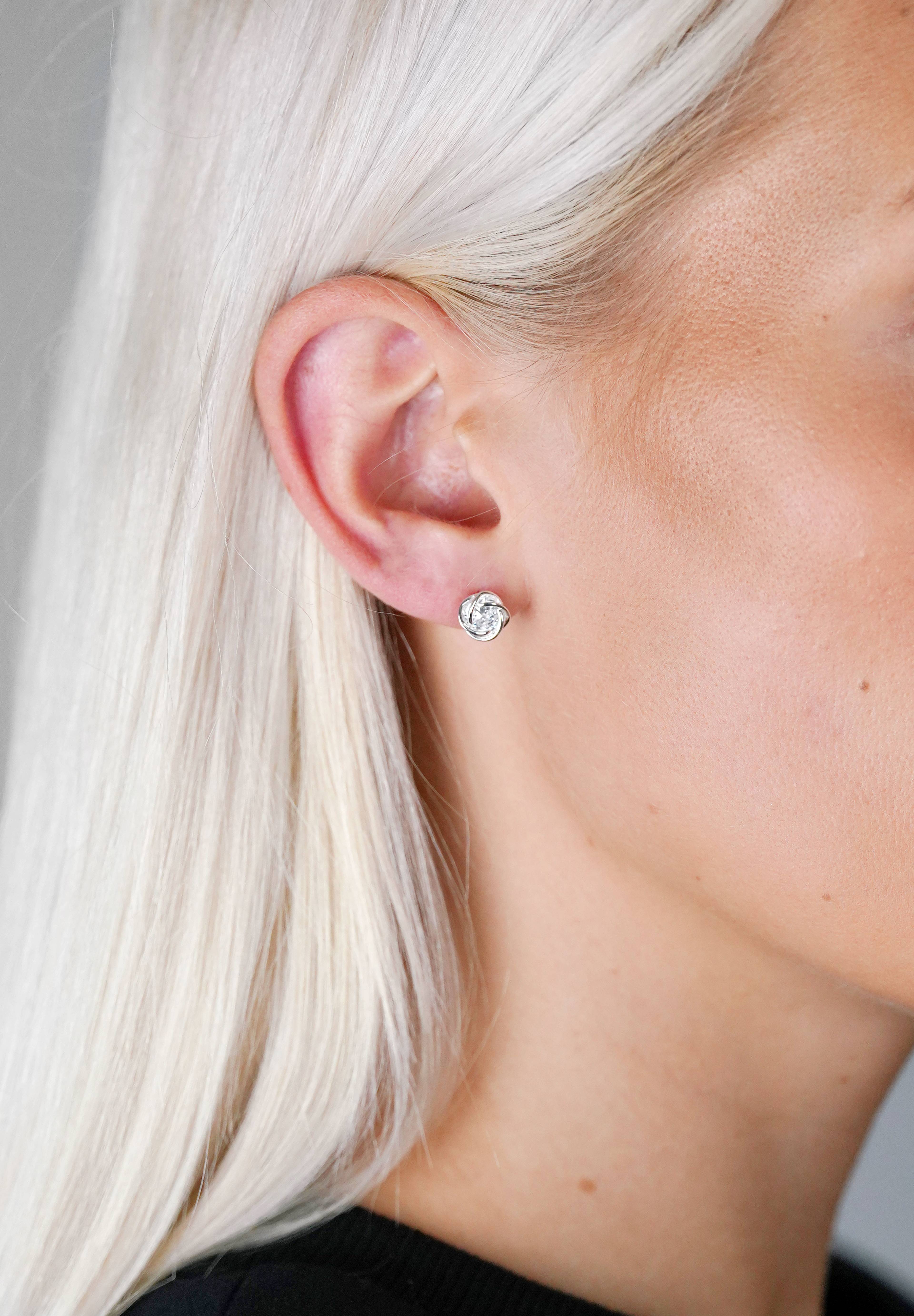 Sevilla Ear, från SNÖ of Sweden, i färgen s/clear. Klicka för att öppna bilden i stort format