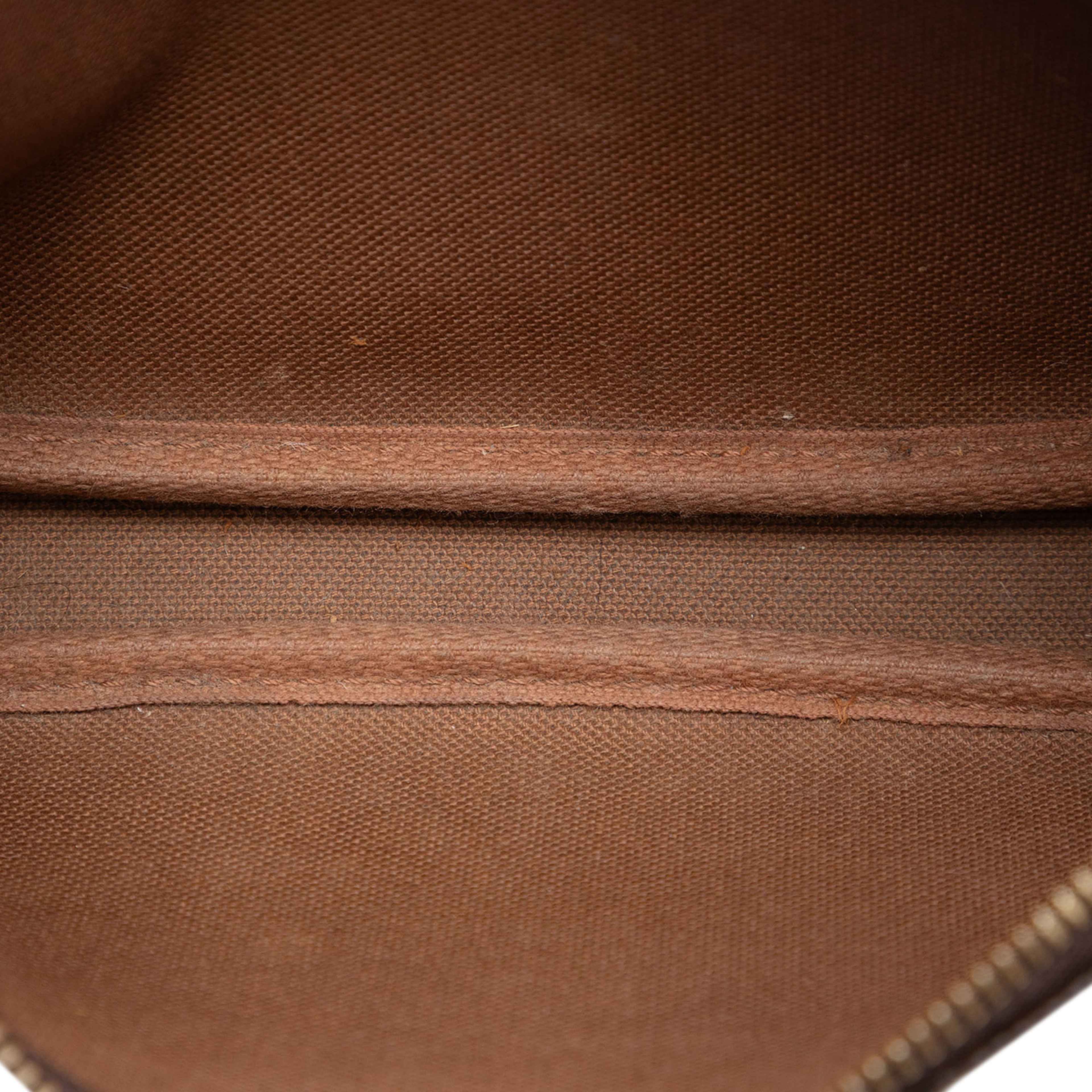 Louis Vuitton Monogram Mini Pochette Accessoires, från Luxclusif, i färgen brown. Klicka för att öppna bilden i stort format