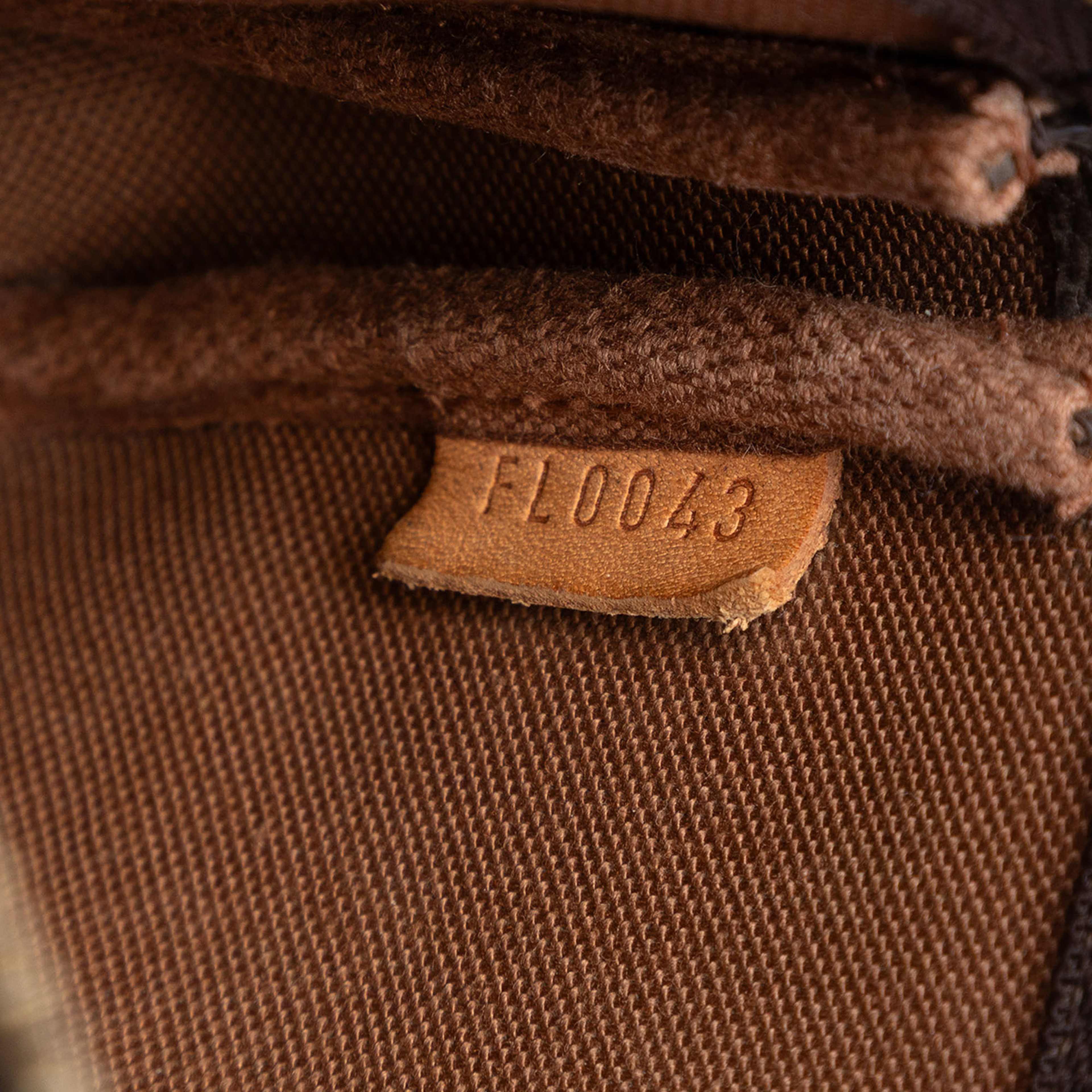 Louis Vuitton Monogram Mini Pochette Accessoires, från Luxclusif, i färgen brown. Klicka för att öppna bilden i stort format