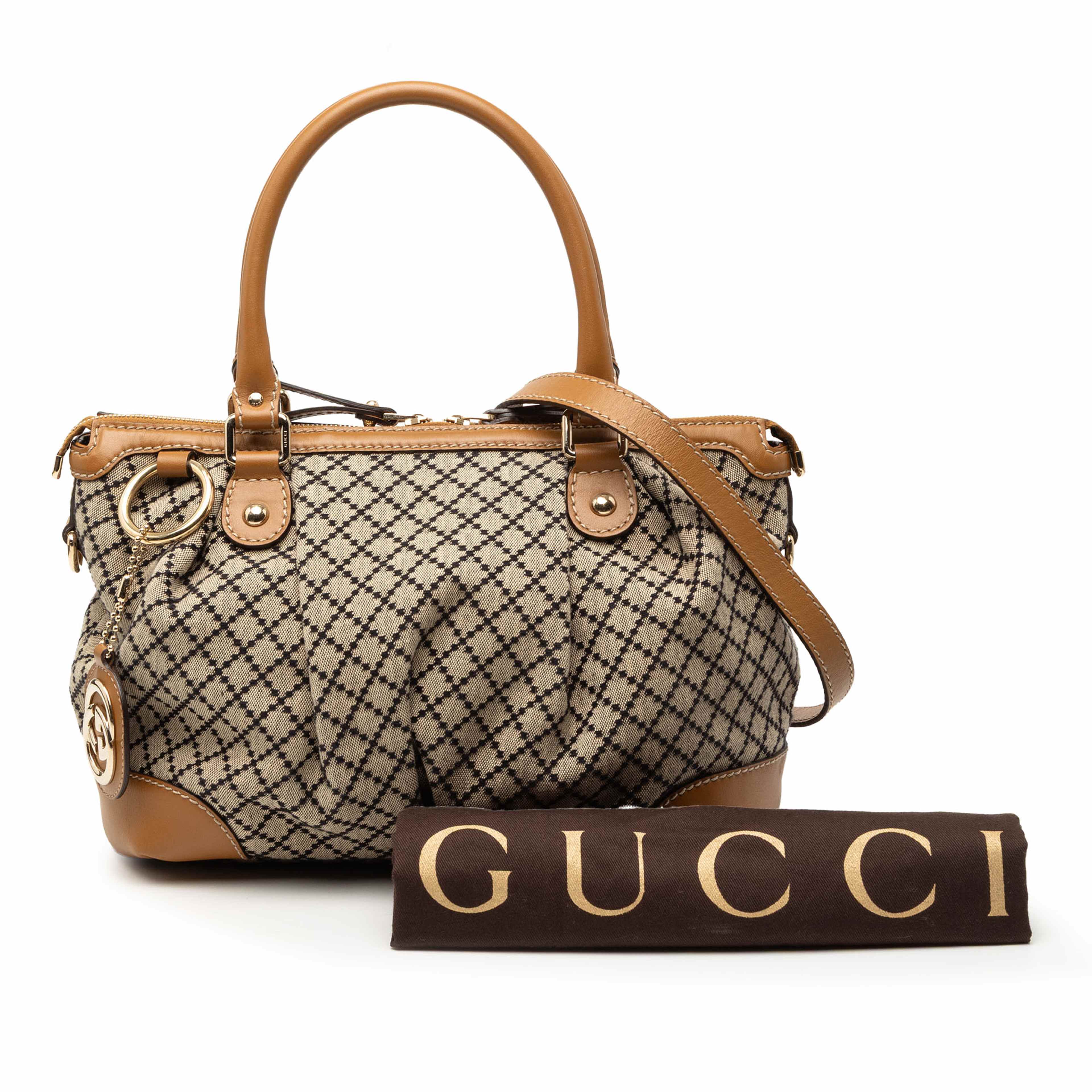 Gucci Diamante Canvas Sukey Satchel, från Luxclusif, i färgen beige. Klicka för att öppna bilden i stort format