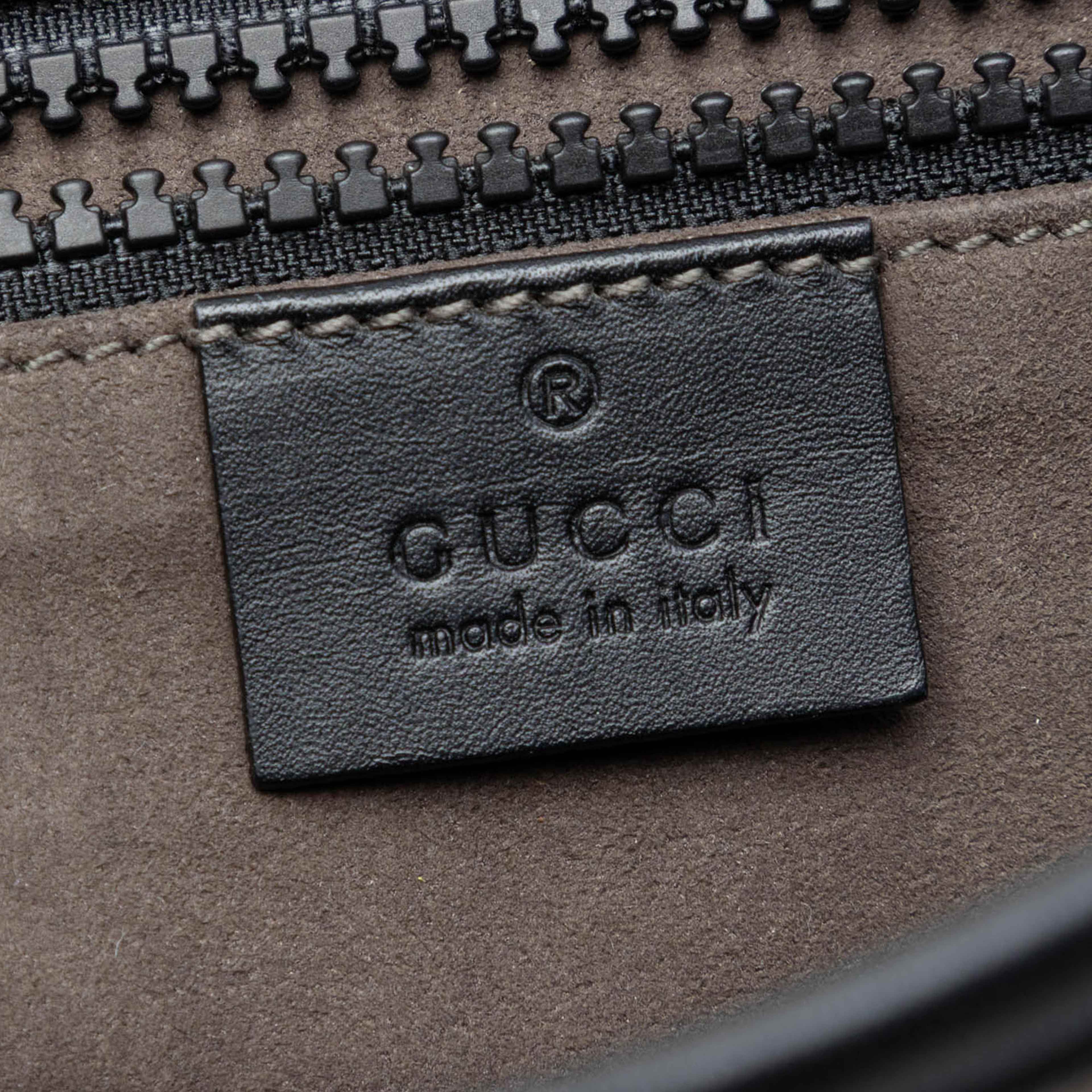 Gucci Gg Supreme Flap Messenger Bag, från Luxclusif, i färgen beige. Klicka för att öppna bilden i stort format