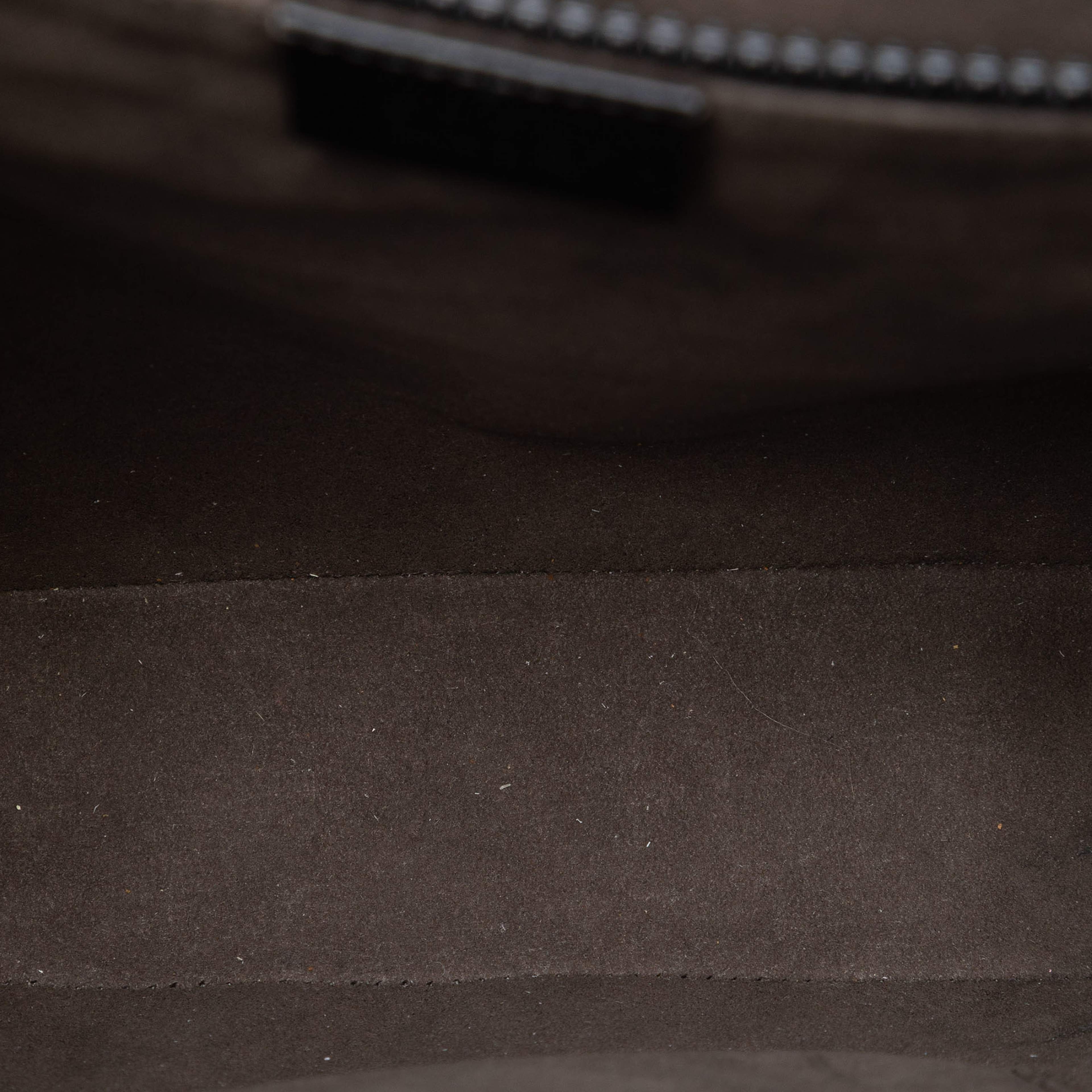 Gucci Gg Supreme Flap Messenger Bag, från Luxclusif, i färgen beige. Klicka för att öppna bilden i stort format