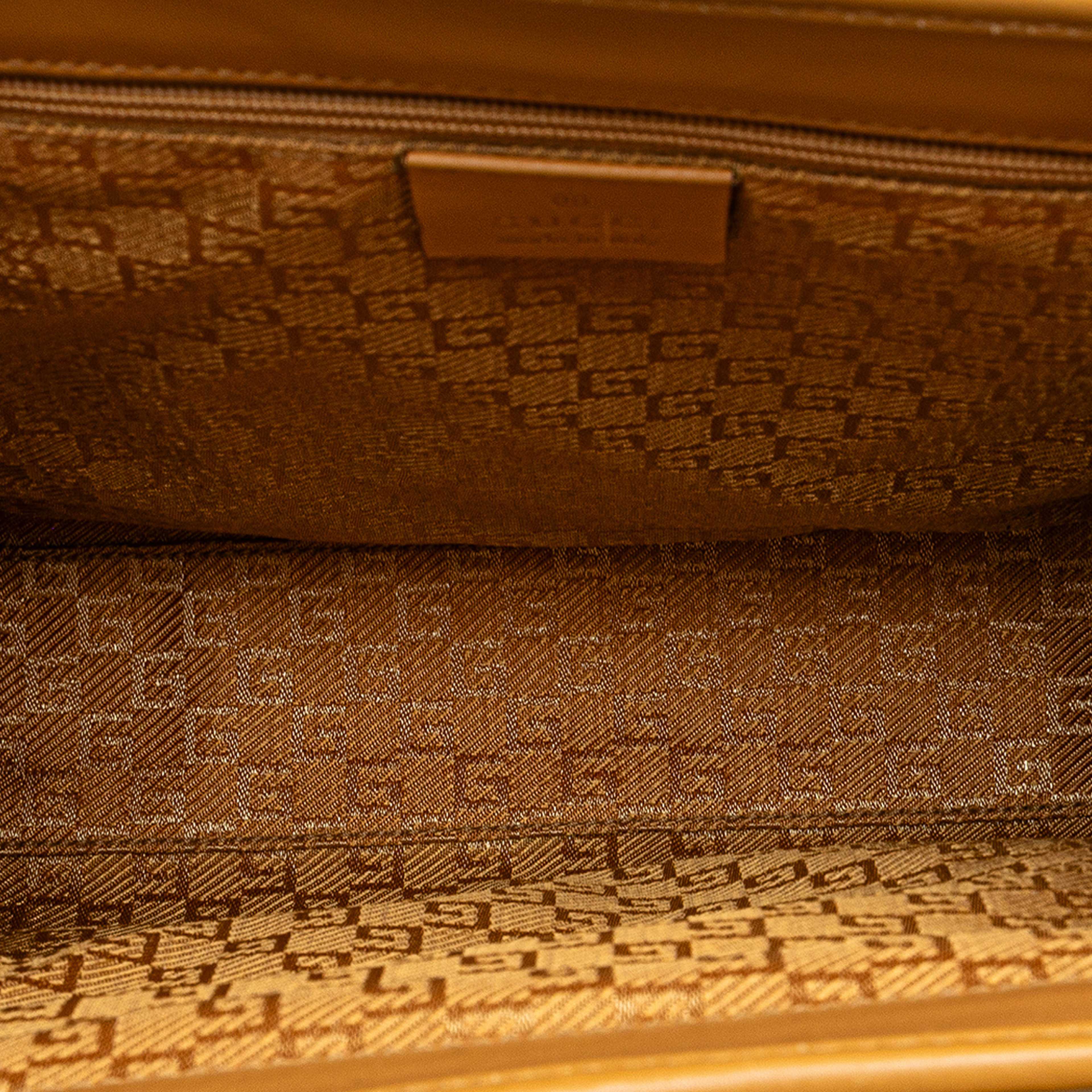 Gucci Suede Jackie Handbag, från Luxclusif, i färgen light pink. Klicka för att öppna bilden i stort format