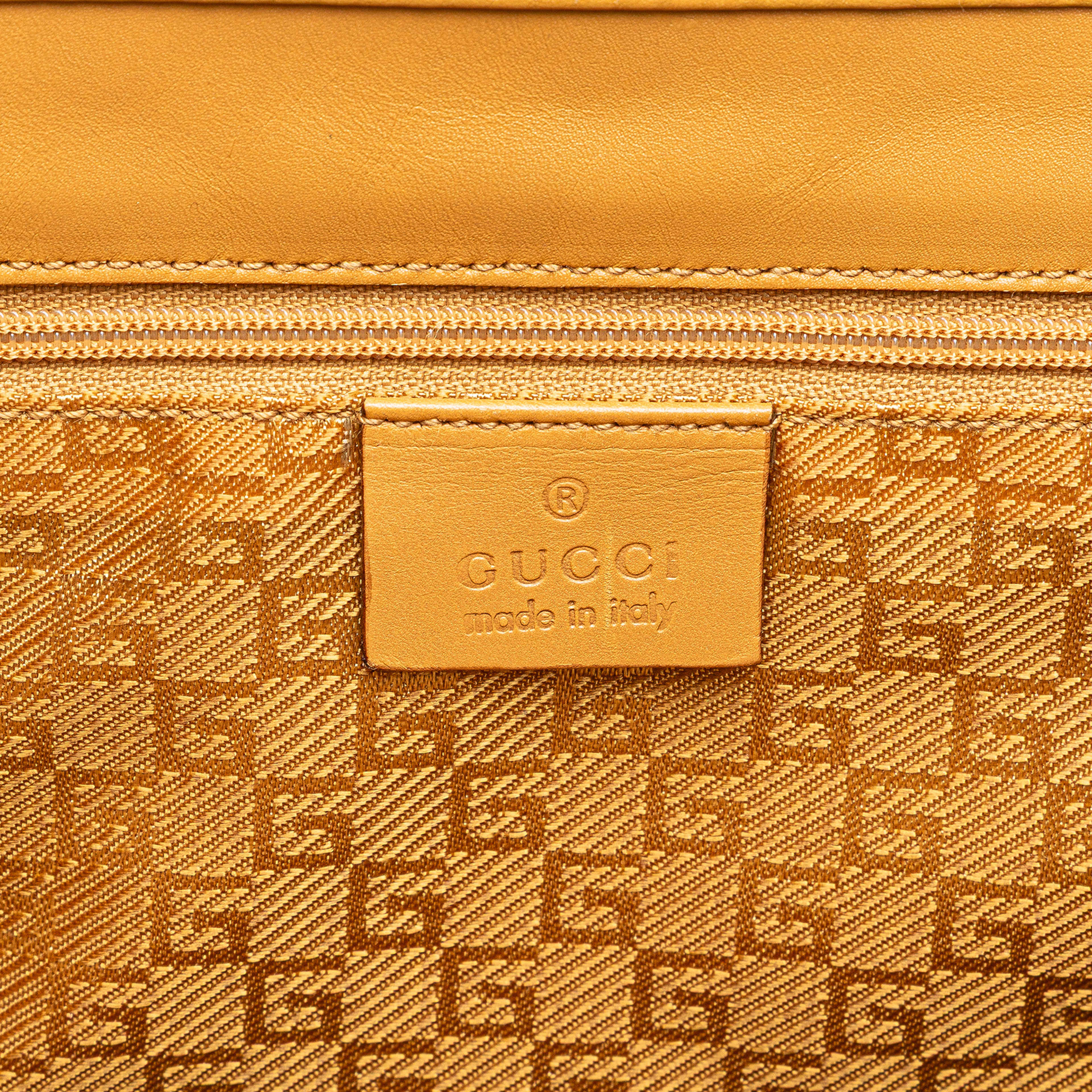 Gucci Suede Jackie Handbag, från Luxclusif, i färgen light pink. Klicka för att öppna bilden i stort format