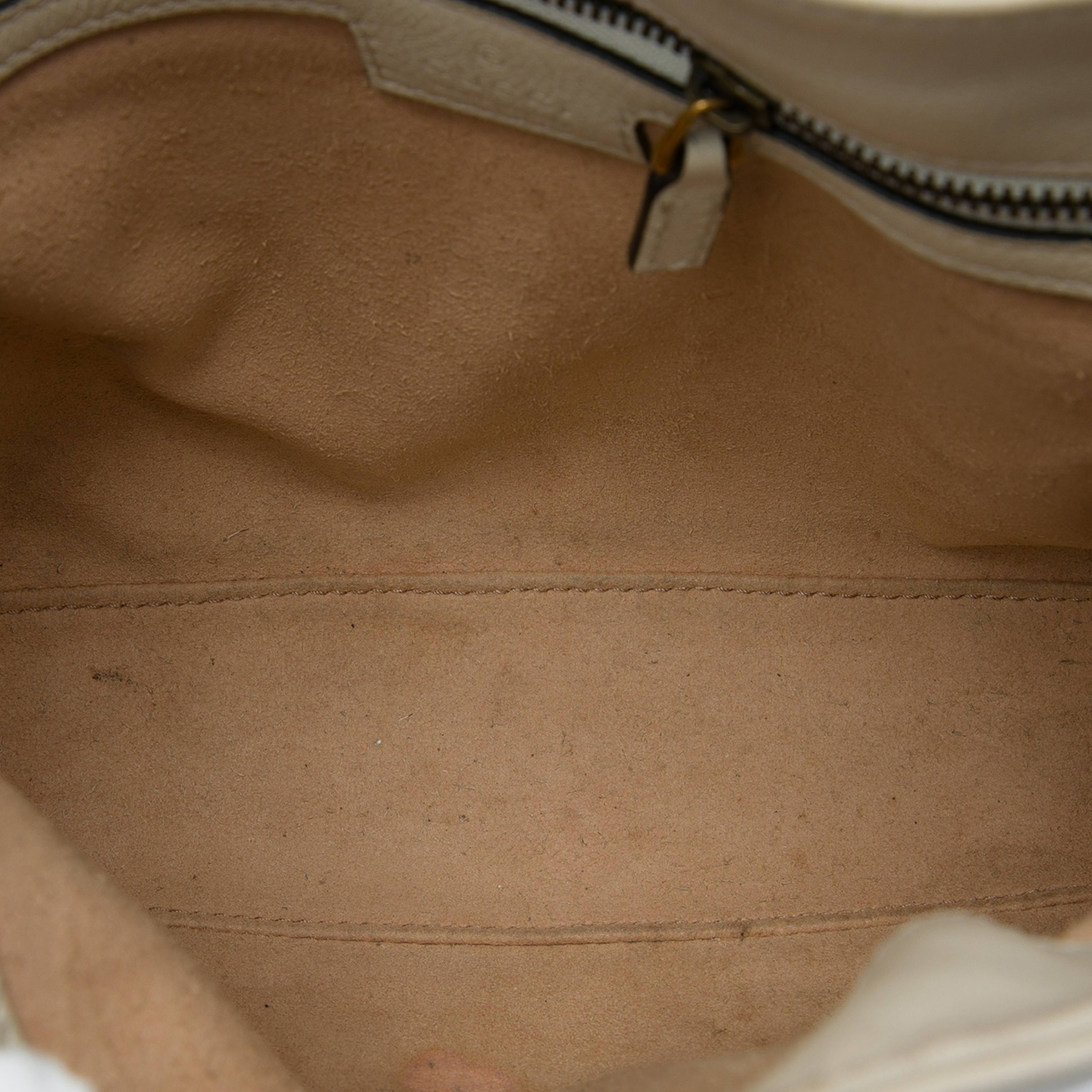 Gucci Small Calfskin Bamboo Diana Satchel, från Luxclusif, i färgen vit. Klicka för att öppna bilden i stort format