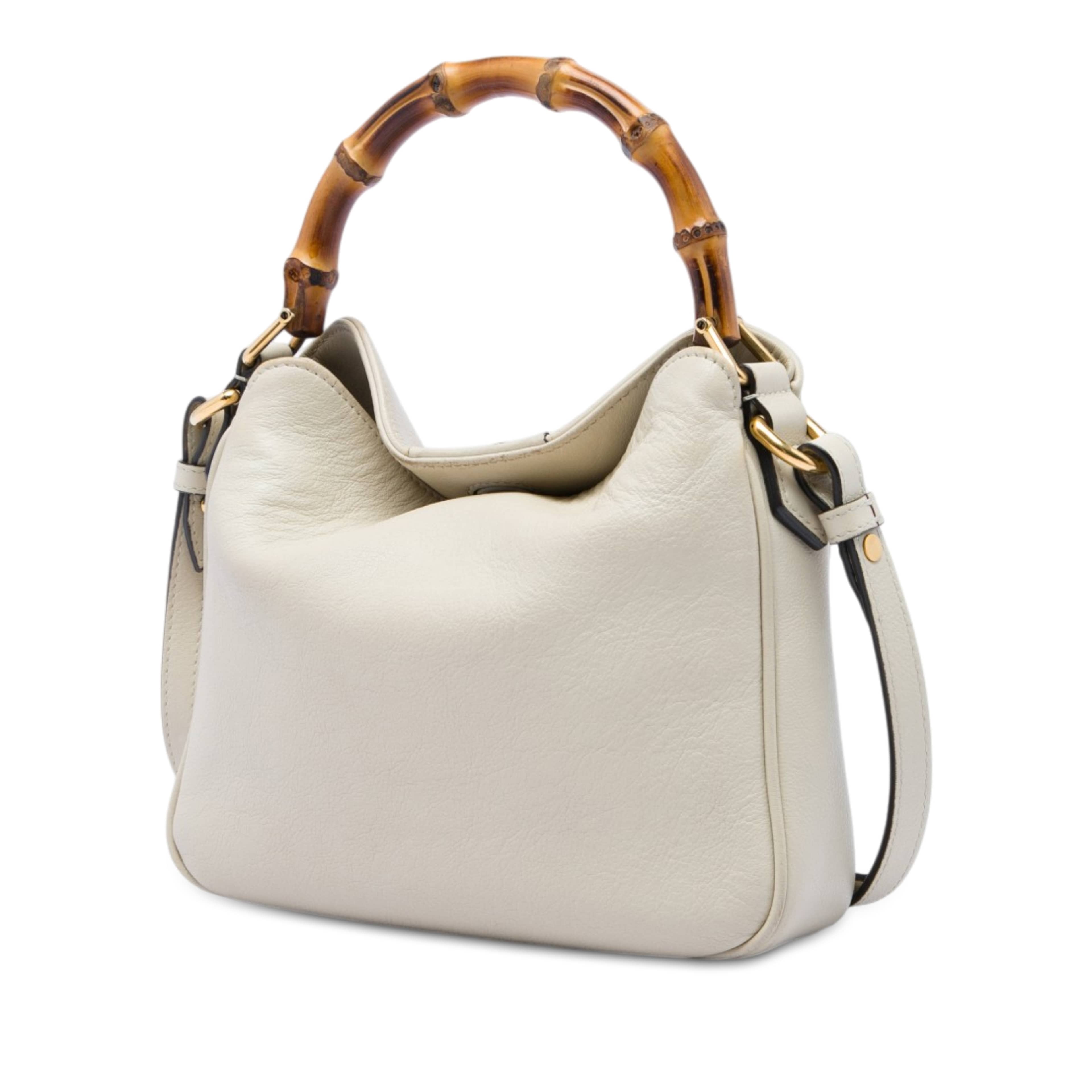 Gucci Small Calfskin Bamboo Diana Satchel, från Luxclusif, i färgen vit. Klicka för att öppna bilden i stort format