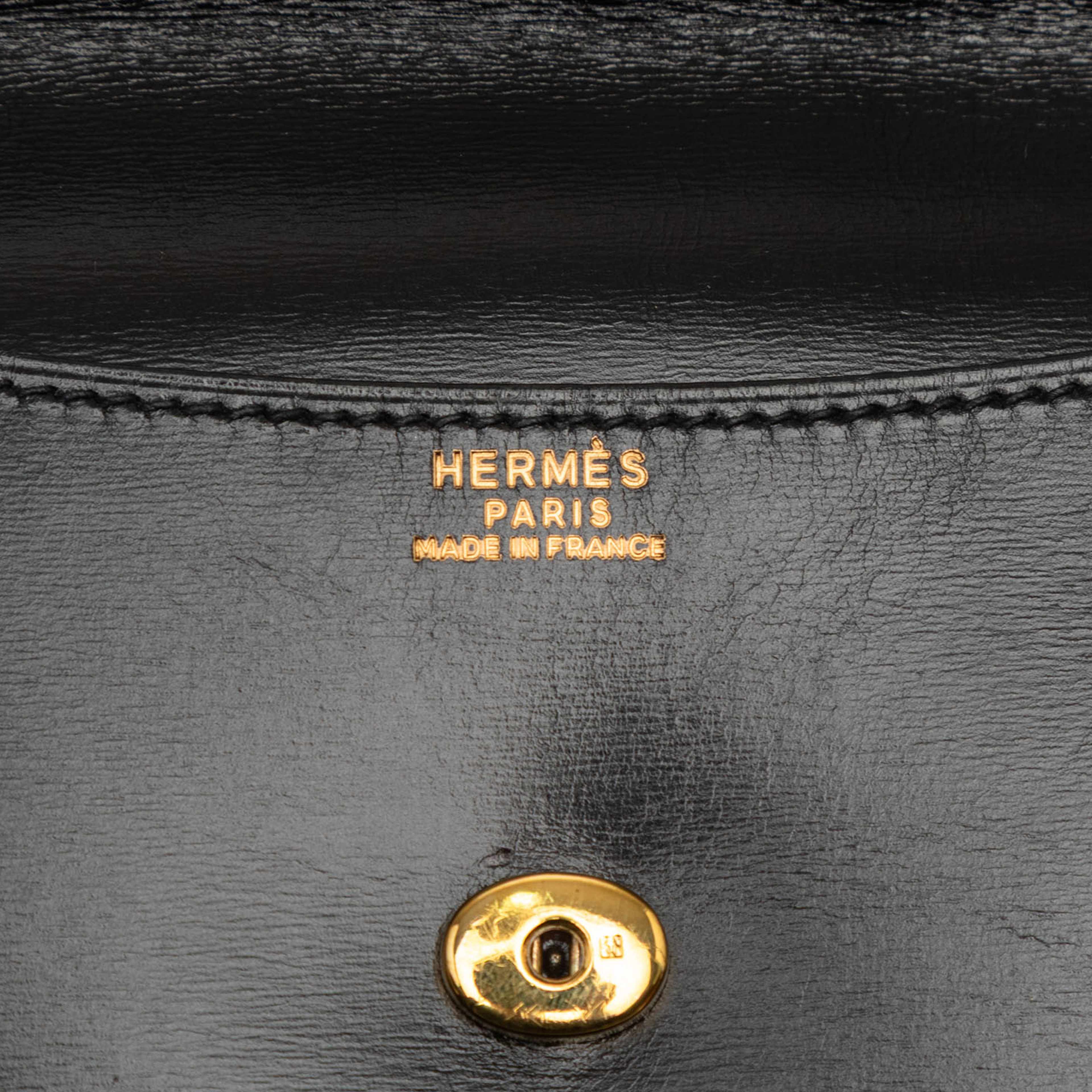 Hermès Box Calf Pochette Rio, från Luxclusif, i färgen black. Klicka för att öppna bilden i stort format