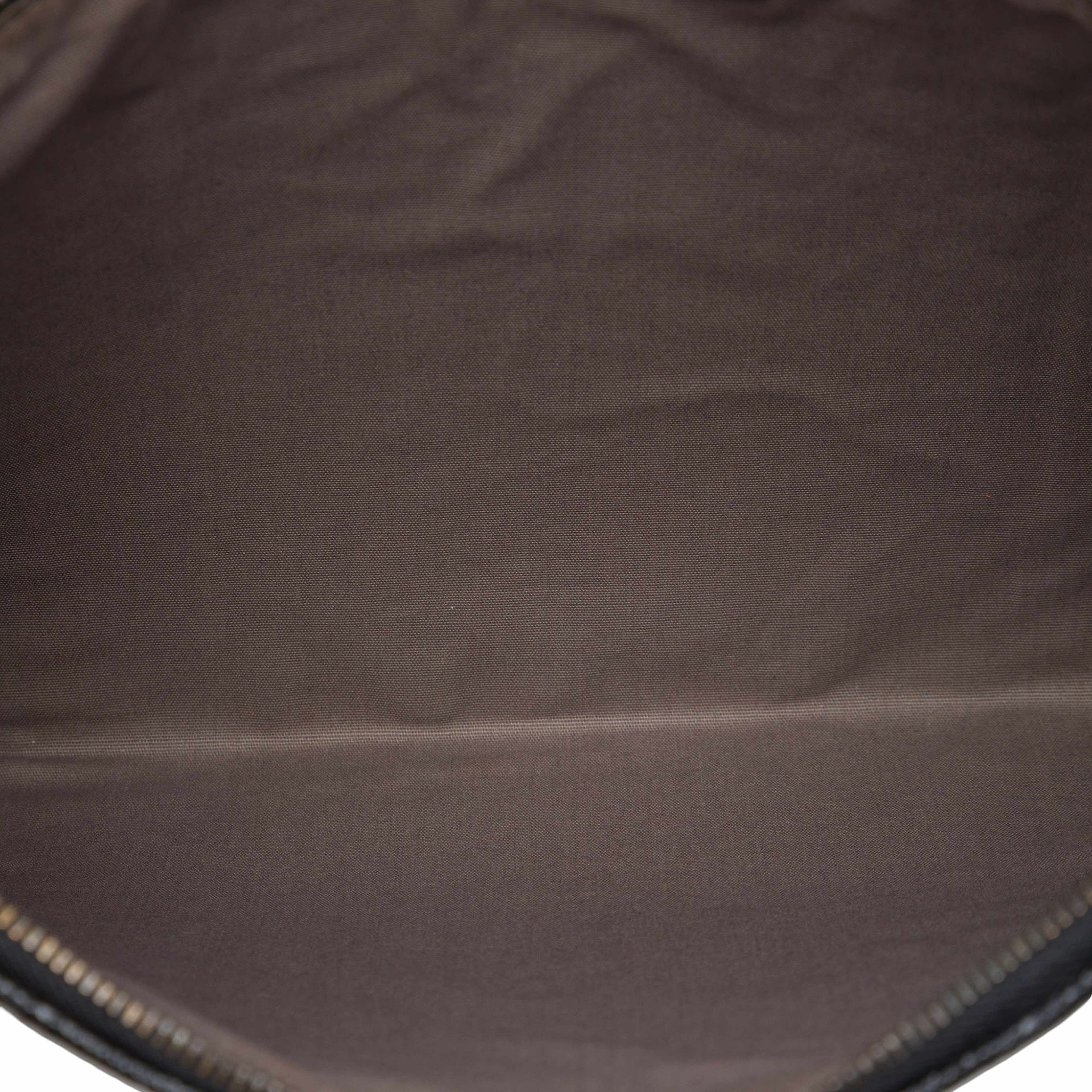 Bottega Veneta Intrecciato Trimmed Nappa Clutch, från Luxclusif, i färgen svart. Klicka för att öppna bilden i stort format