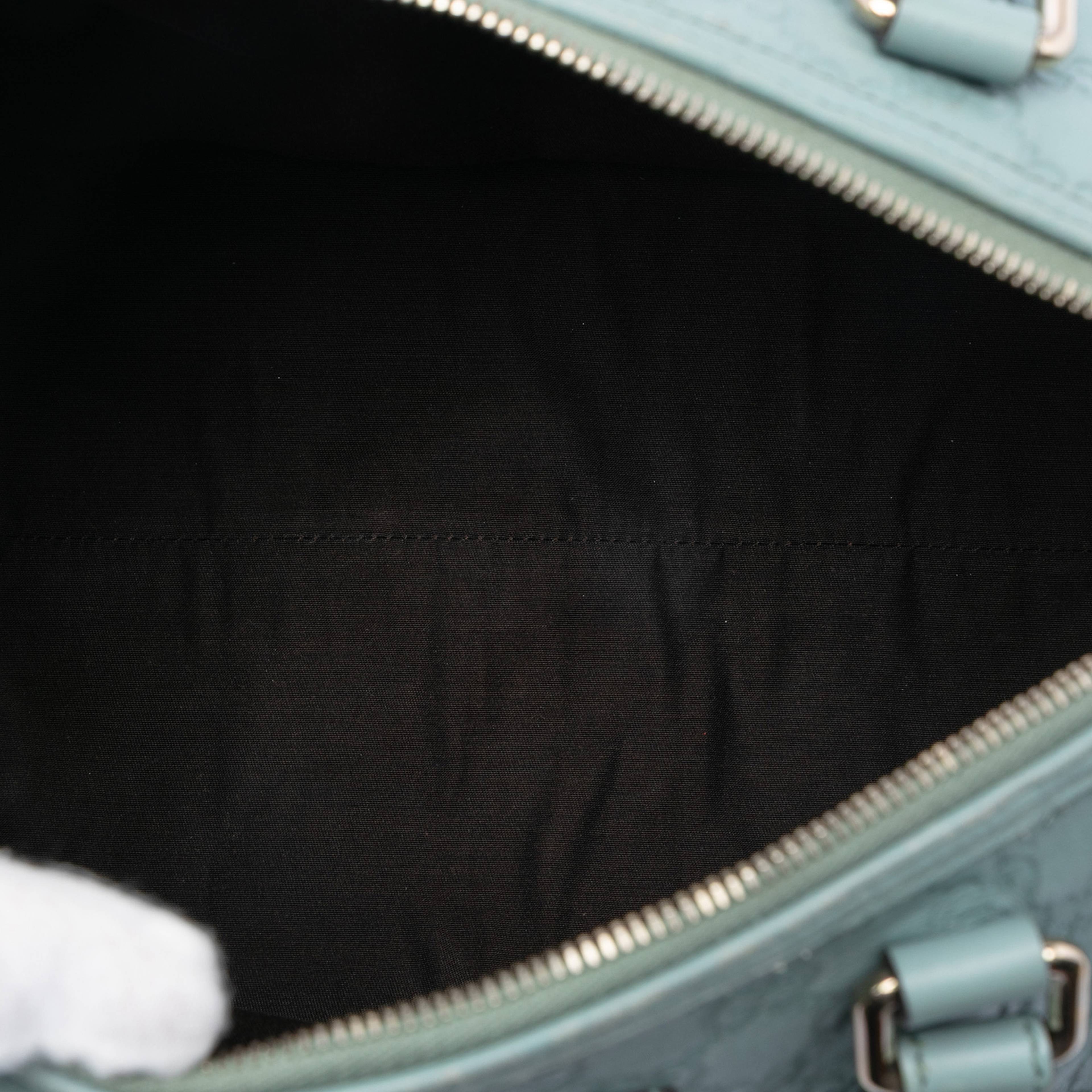 Gucci Medium Guccissima Joy Boston Bag, från Luxclusif, i färgen light blue. Klicka för att öppna bilden i stort format