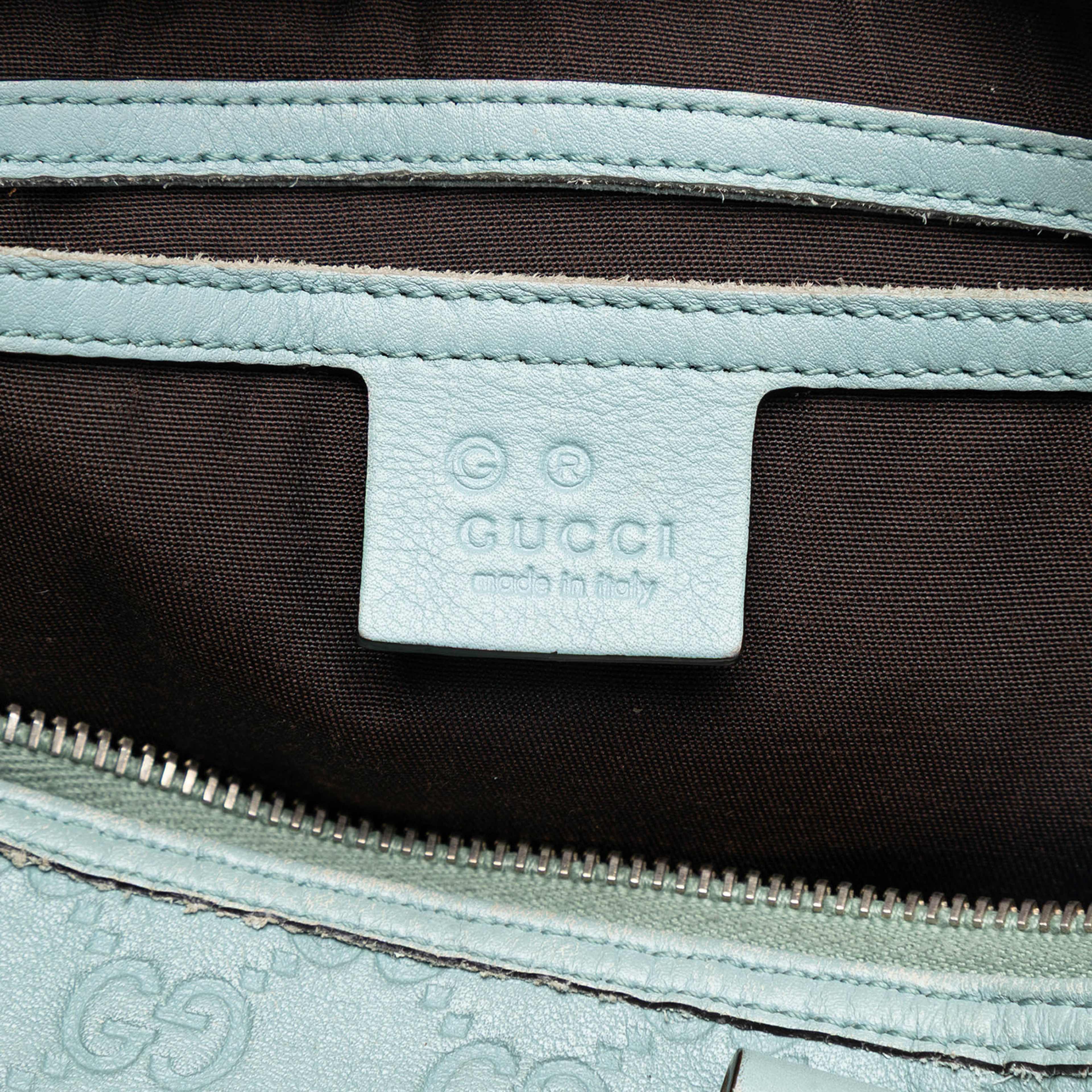 Gucci Medium Guccissima Joy Boston Bag, från Luxclusif, i färgen light blue. Klicka för att öppna bilden i stort format