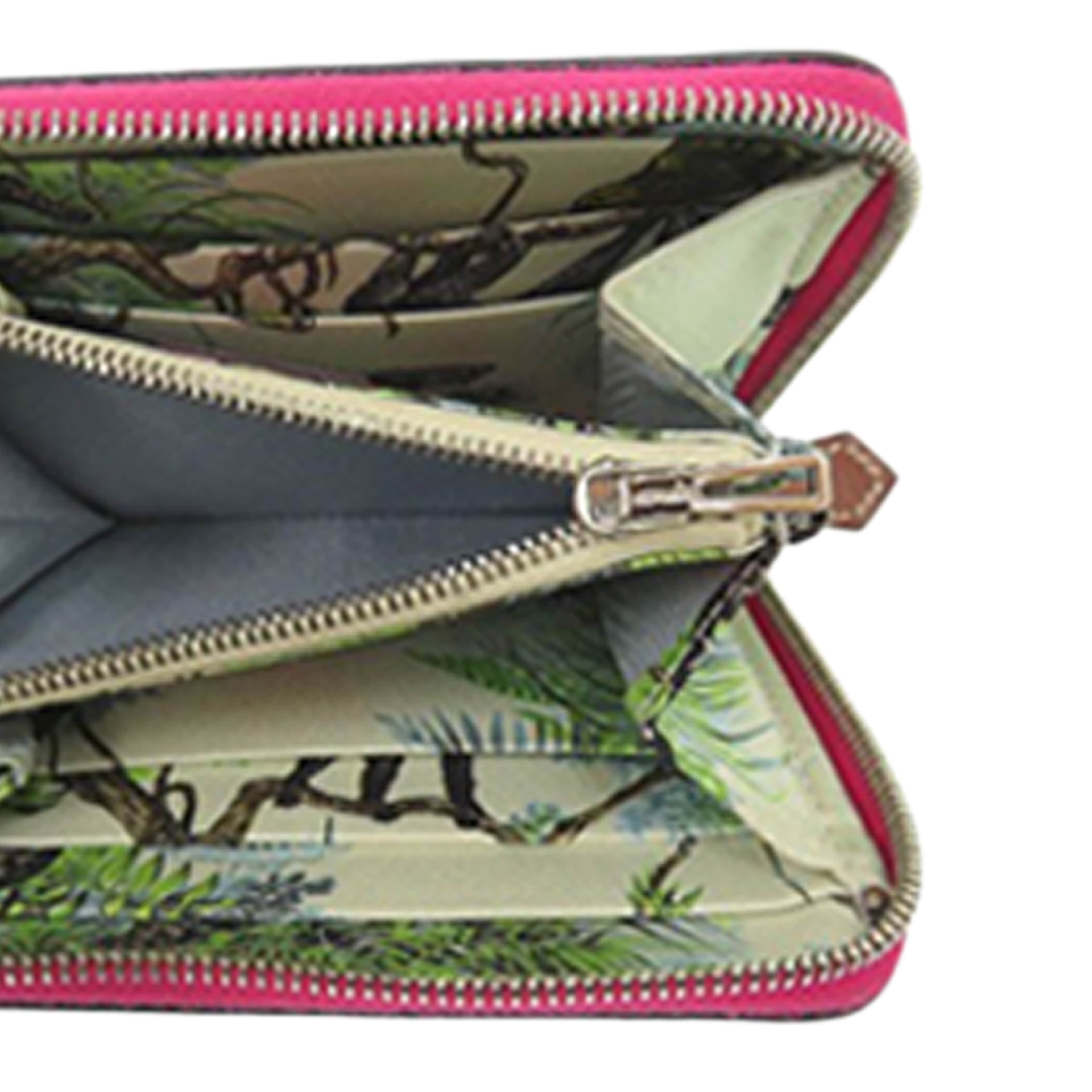 Hermès Epsom Silk In Compact Wallet, från Luxclusif, i färgen dark pink. Klicka för att öppna bilden i stort format