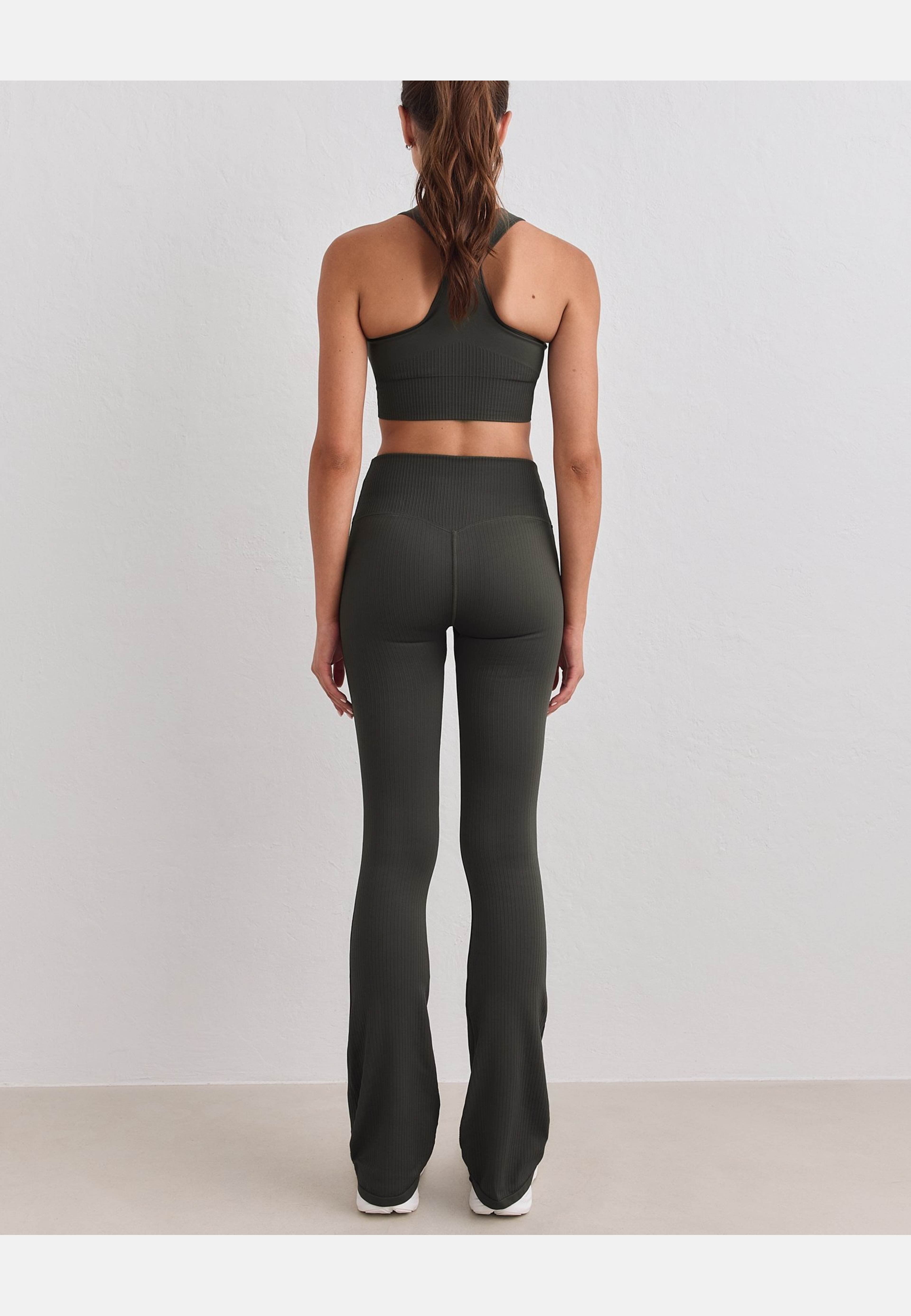 Ribbed Seamless Flare Tall Tights, från aim'n, i färgen dark ivy. Klicka för att öppna bilden i stort format