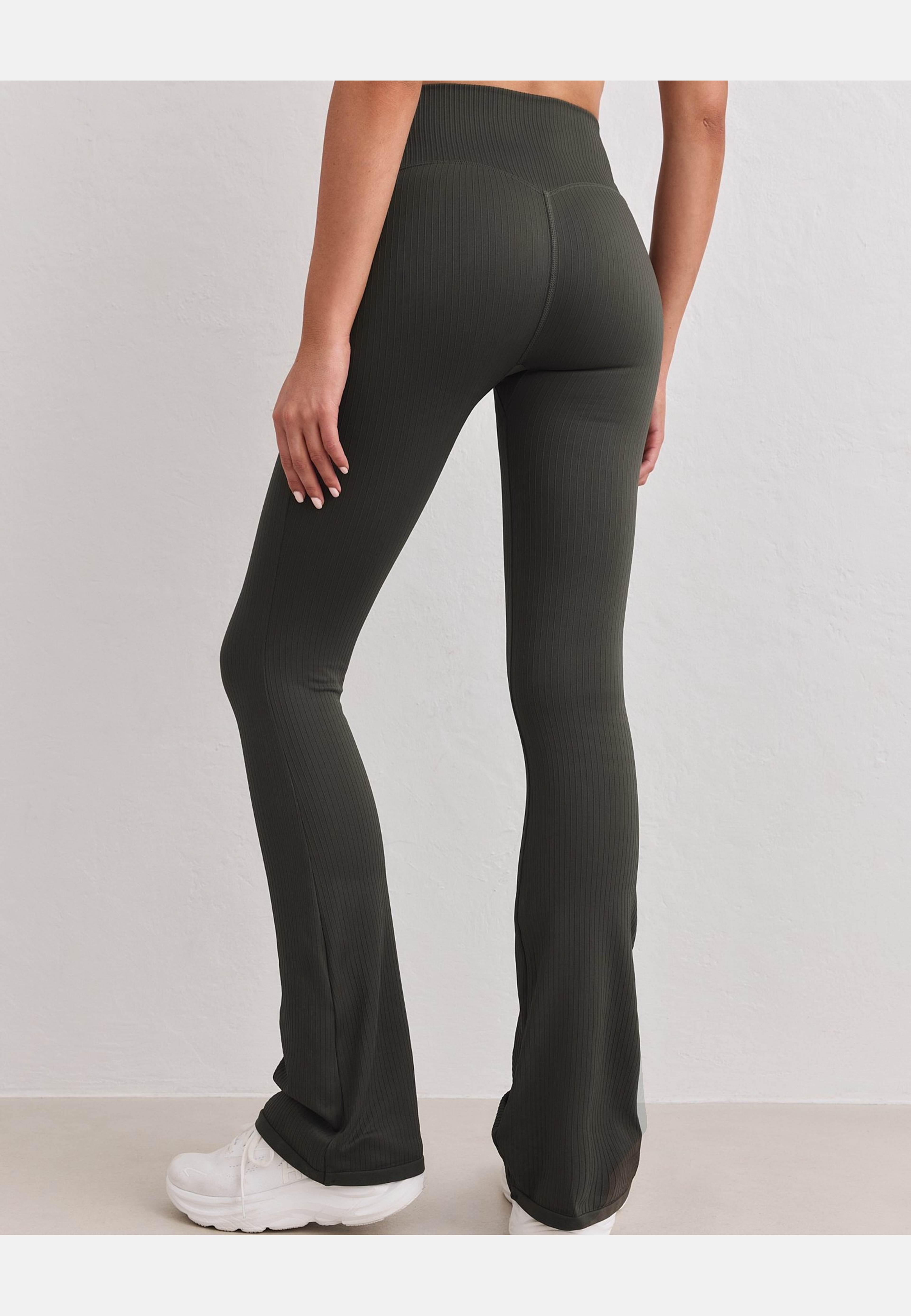 Ribbed Seamless Flare Tall Tights, från aim'n, i färgen dark ivy. Klicka för att öppna bilden i stort format