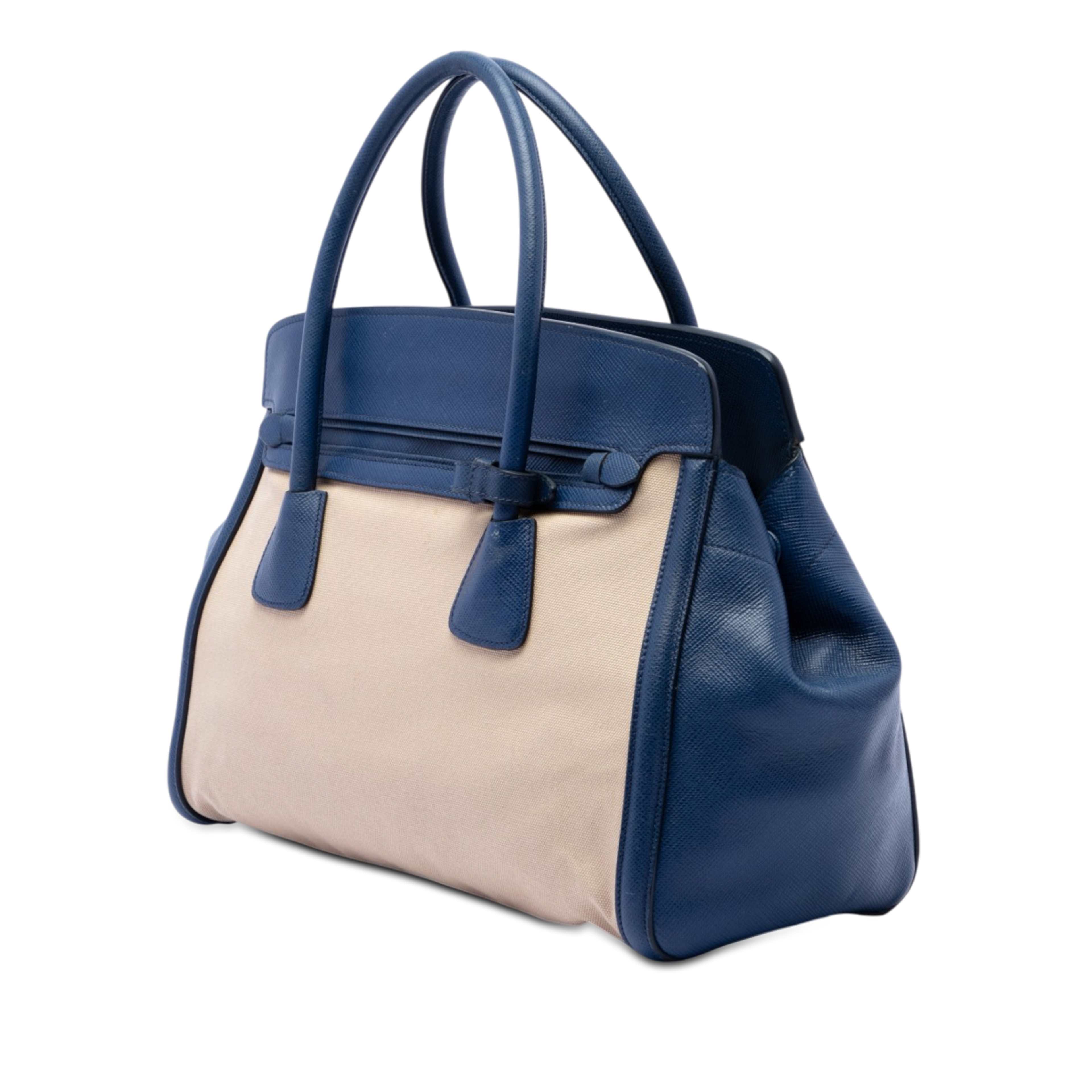 Prada Saffiano Cuir Trimmed Canapa Satchel, från Luxclusif, i färgen blå. Klicka för att öppna bilden i stort format