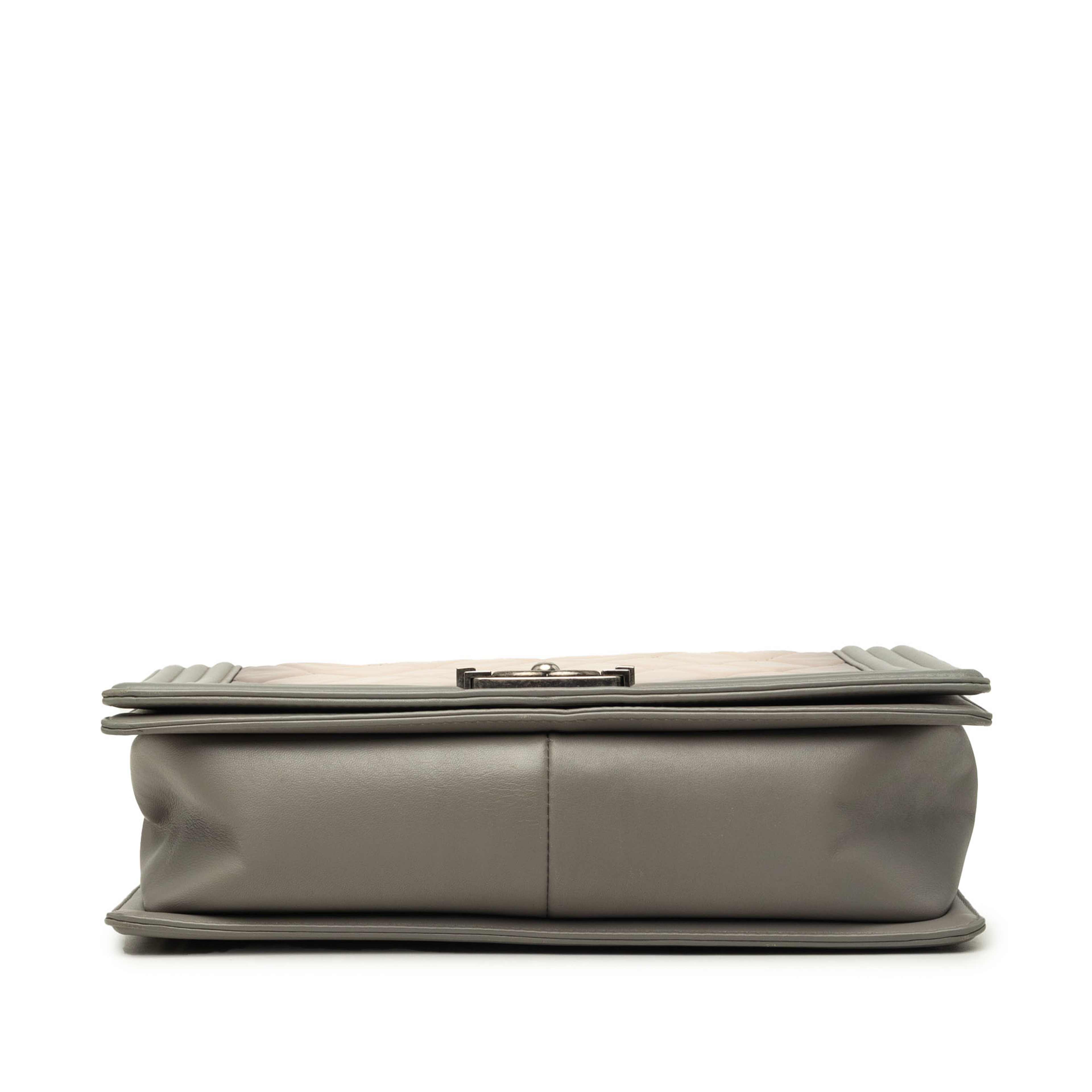 Chanel Medium Quilted Calfskin Ombre Boy Flap, från Luxclusif, i färgen beige. Klicka för att öppna bilden i stort format
