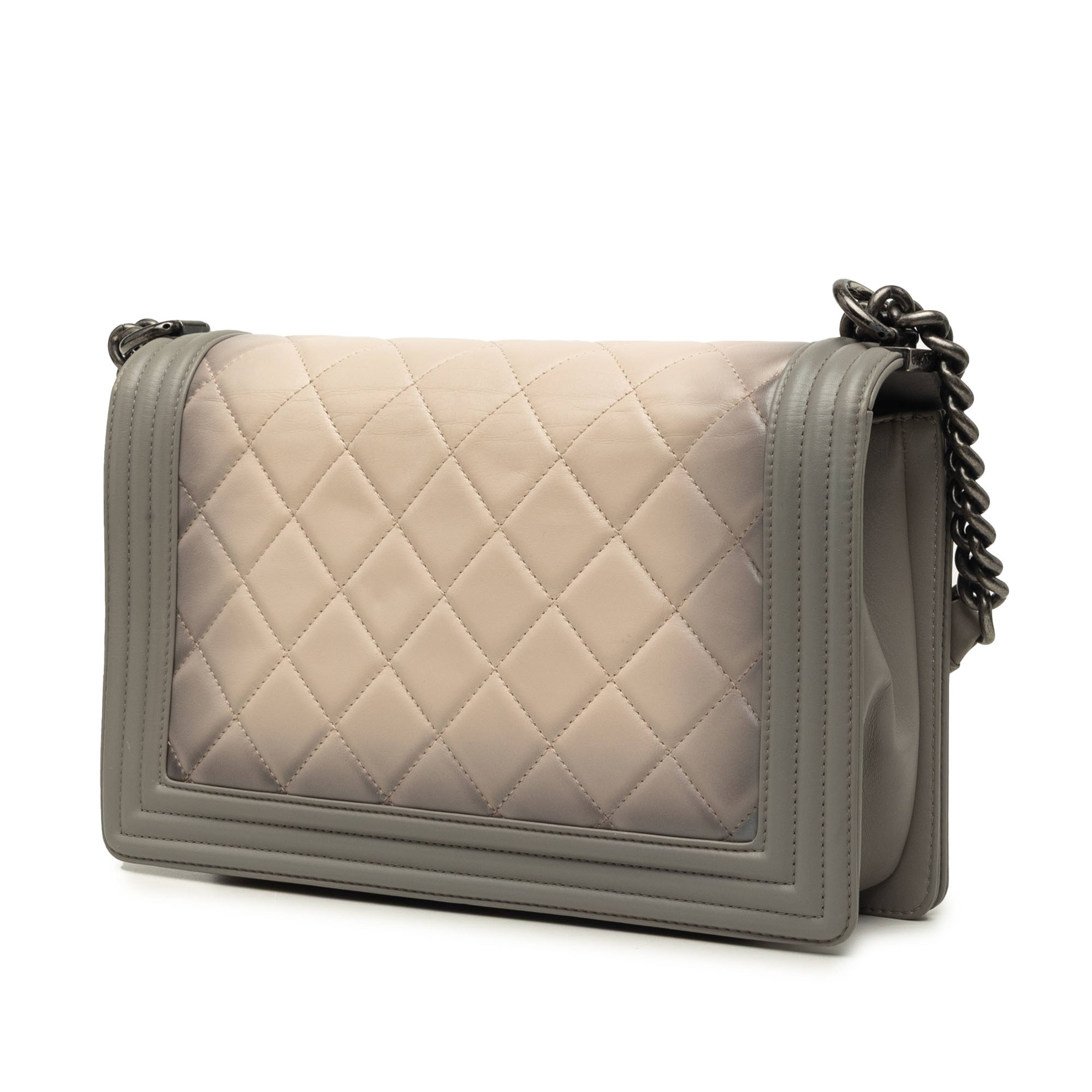 Chanel Medium Quilted Calfskin Ombre Boy Flap, från Luxclusif, i färgen beige. Klicka för att öppna bilden i stort format