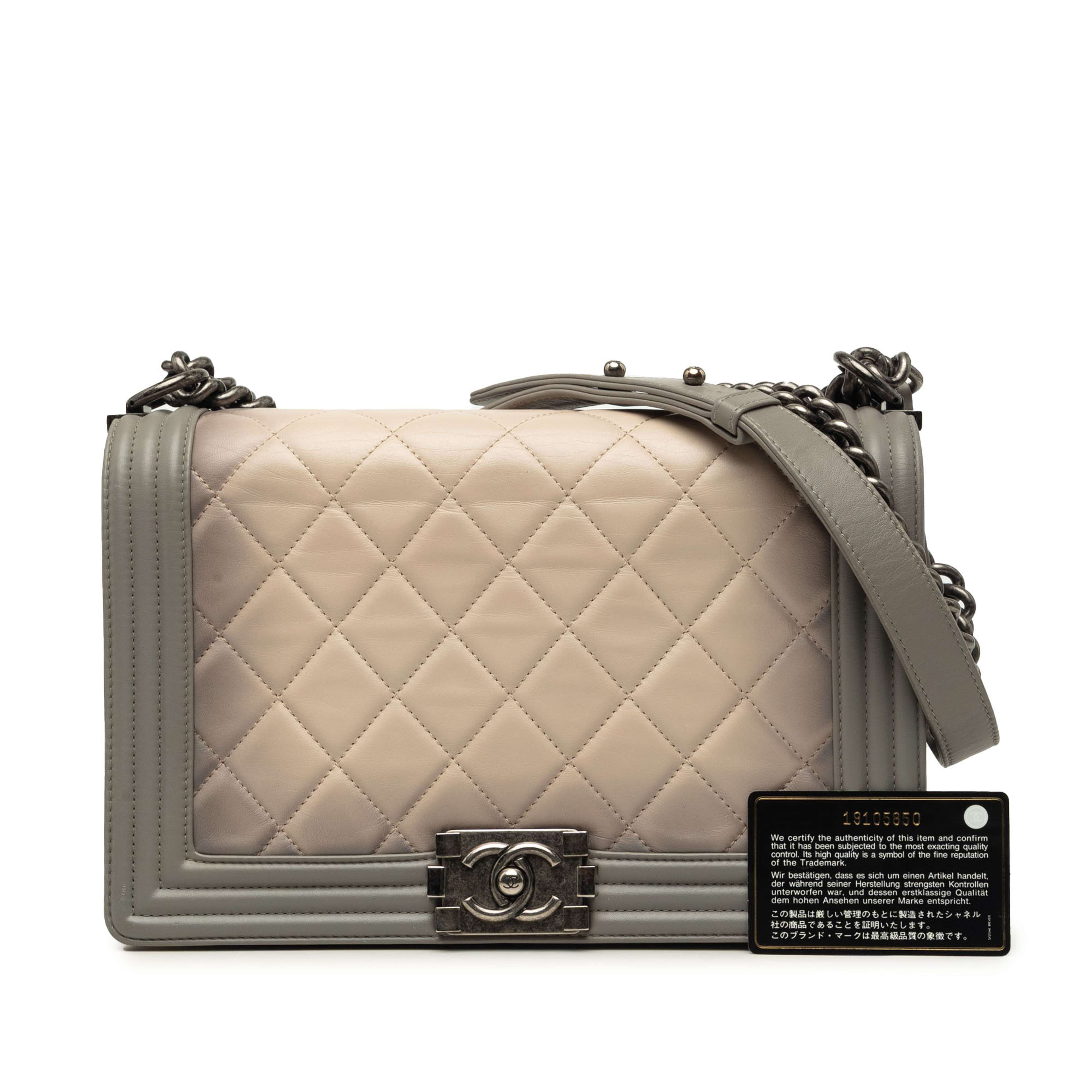 Chanel Medium Quilted Calfskin Ombre Boy Flap, från Luxclusif, i färgen beige. Klicka för att öppna bilden i stort format