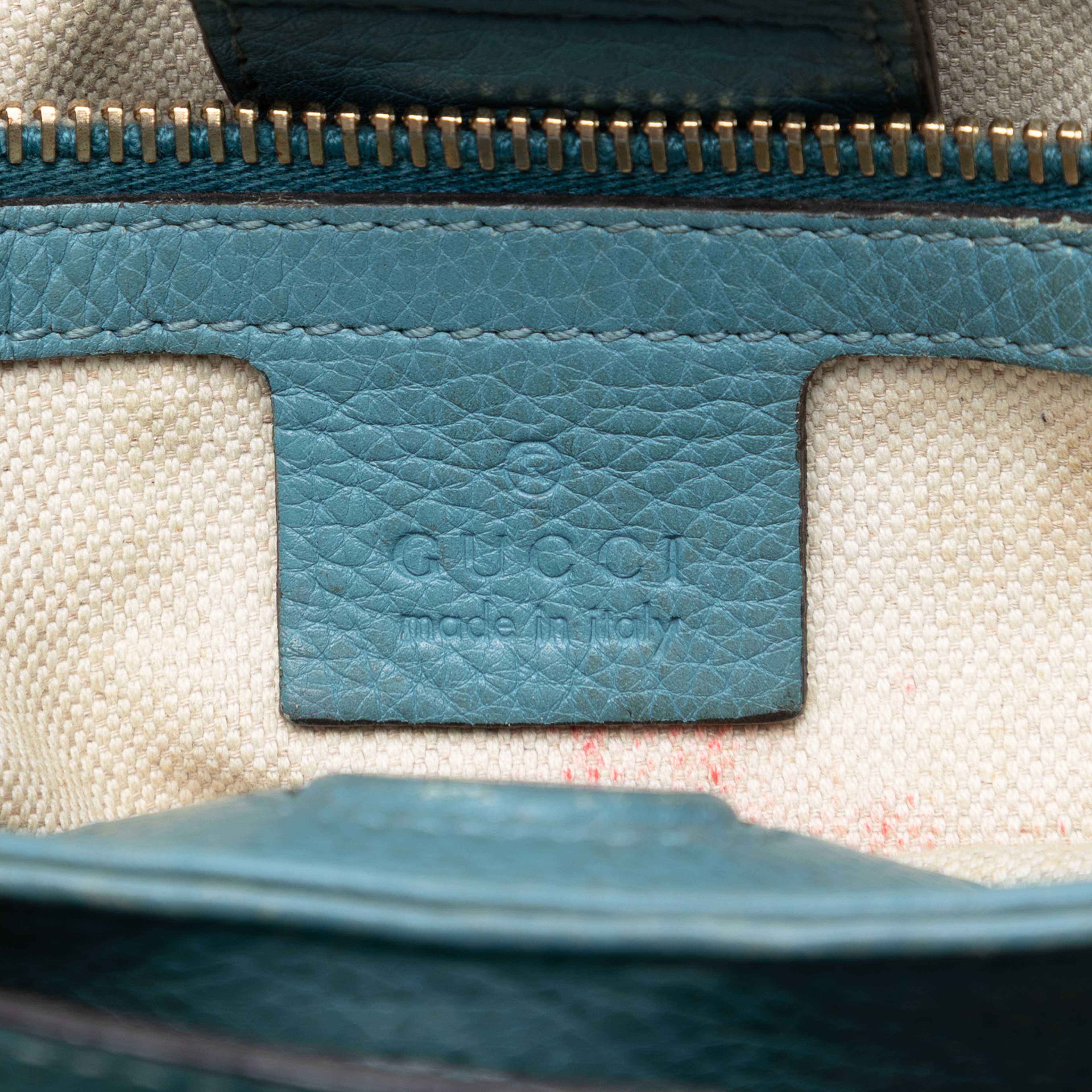 Gucci Small Calfskin Bamboo Shopper Satchel, från Luxclusif, i färgen blå. Klicka för att öppna bilden i stort format