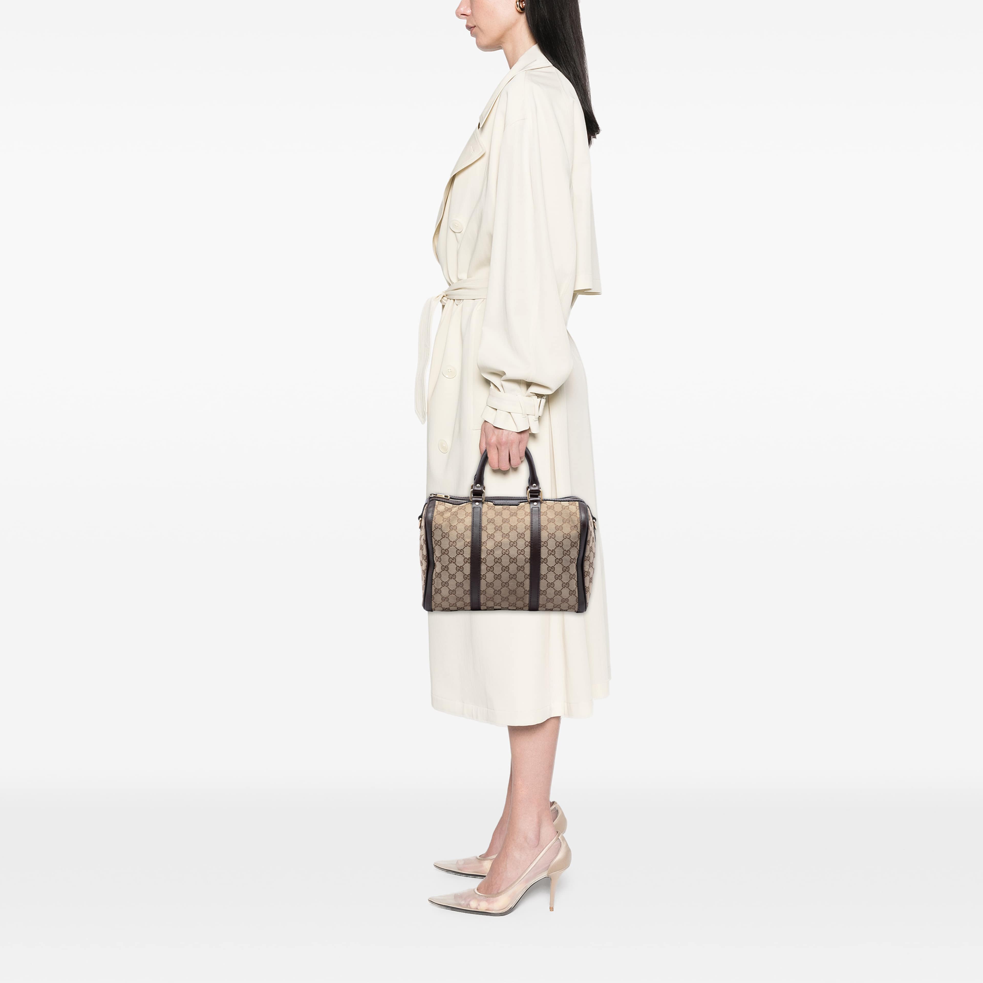Gucci Medium Gg Canvas Joy Boston Bag, från Luxclusif, i färgen beige. Klicka för att öppna bilden i stort format