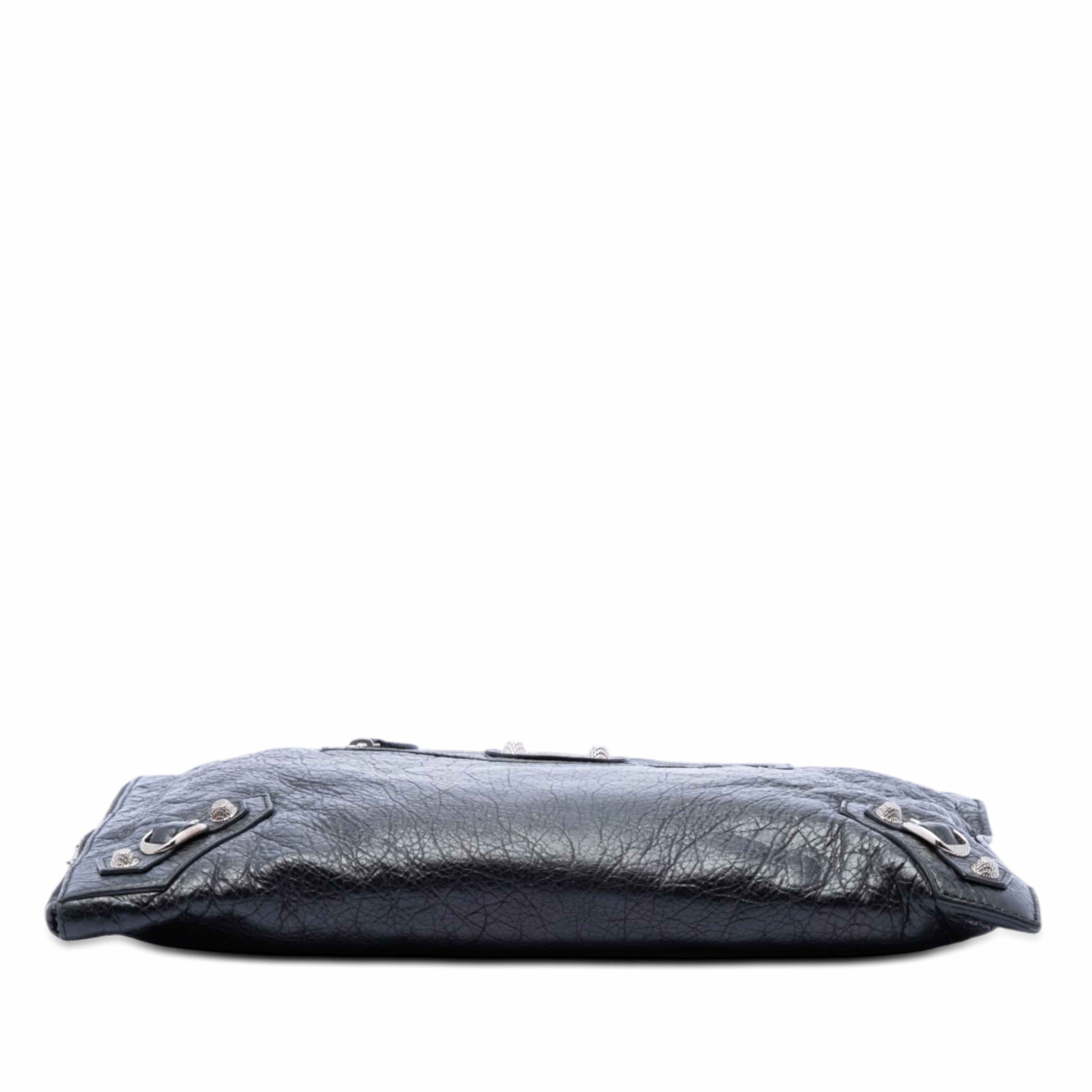 Balenciaga Lambskin Motocross Giant 12 Zip Around Flat Clutch, från Luxclusif, i färgen svart. Klicka för att öppna bilden i stort format