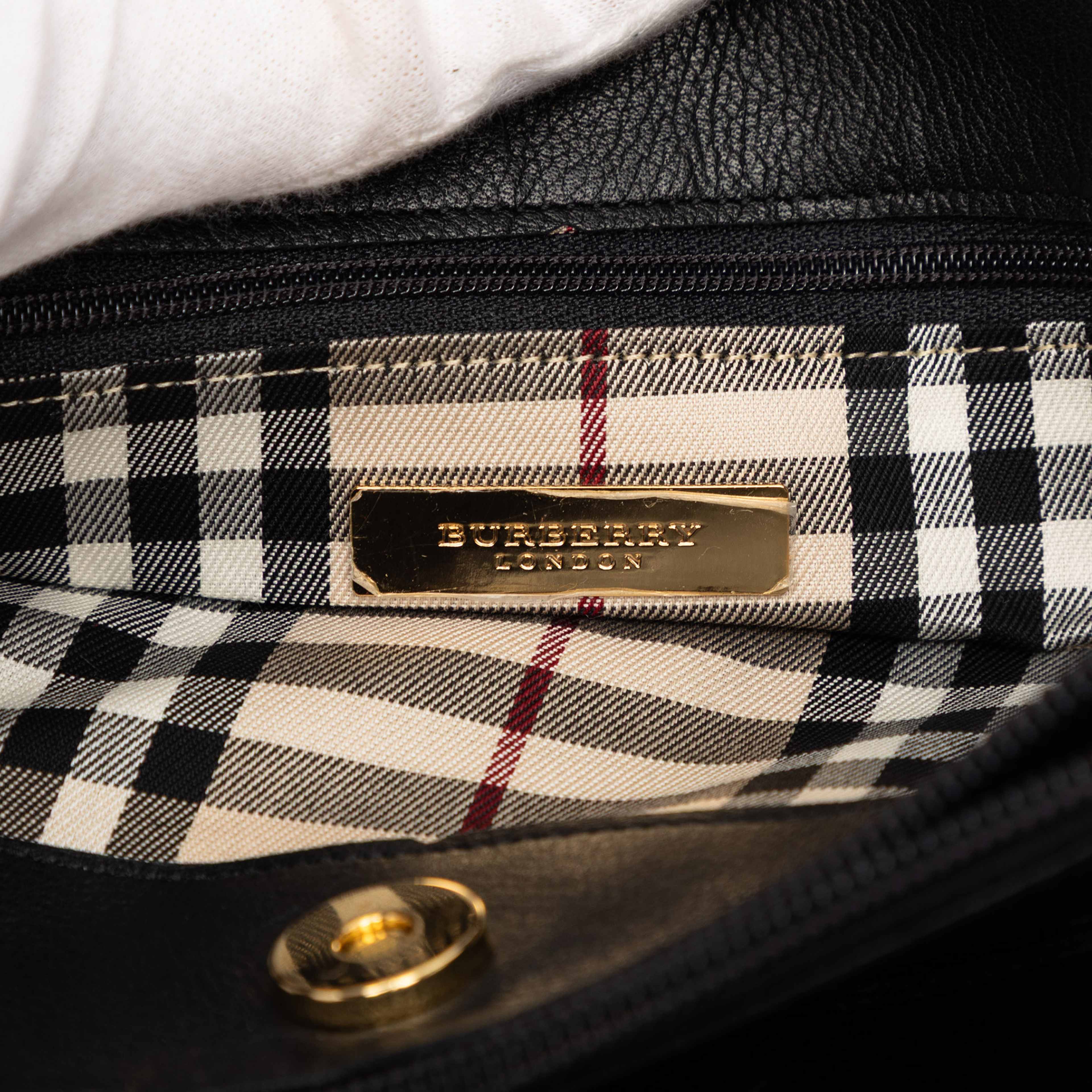 Burberry Leather Tote, från Luxclusif, i färgen black. Klicka för att öppna bilden i stort format