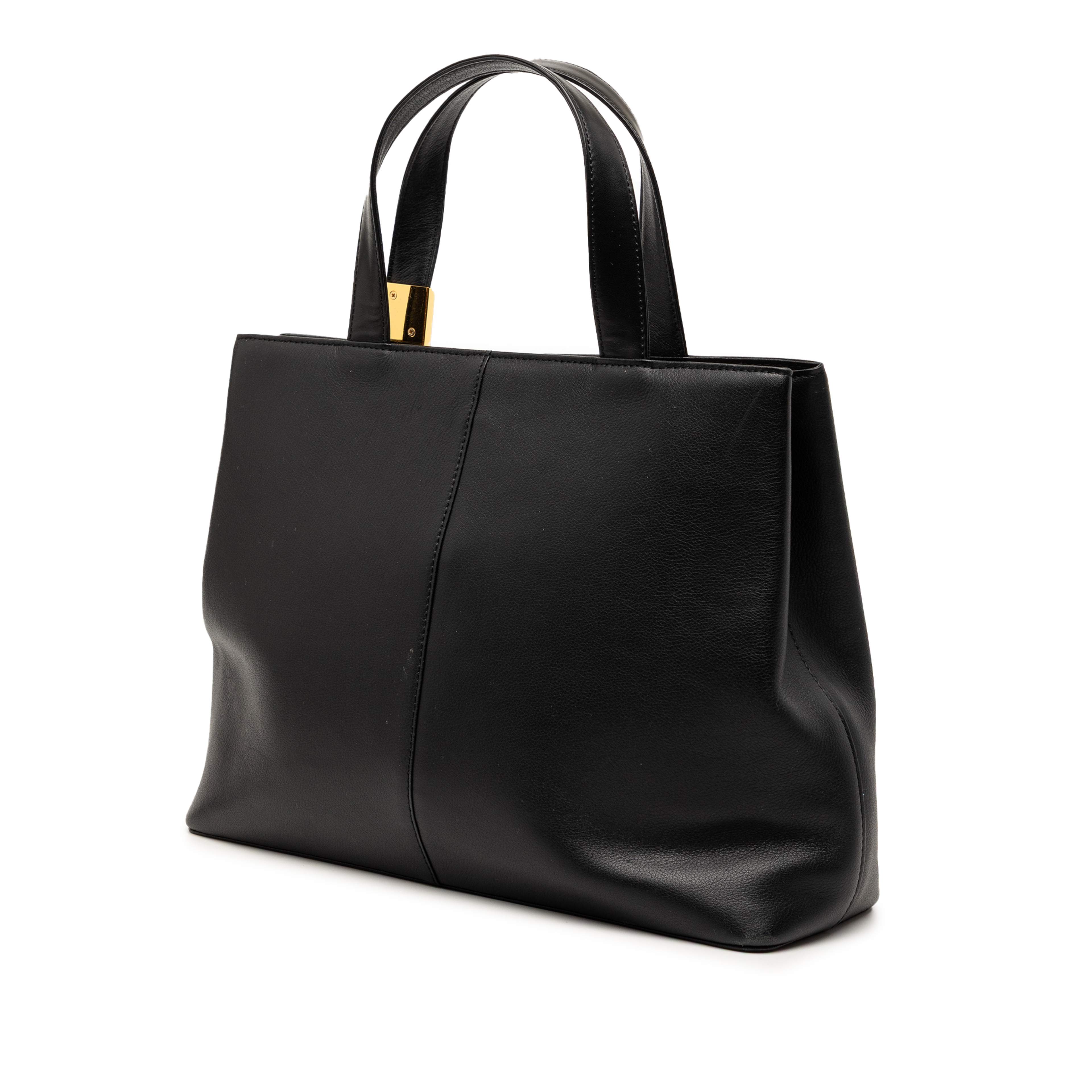 Burberry Leather Tote, från Luxclusif, i färgen black. Klicka för att öppna bilden i stort format
