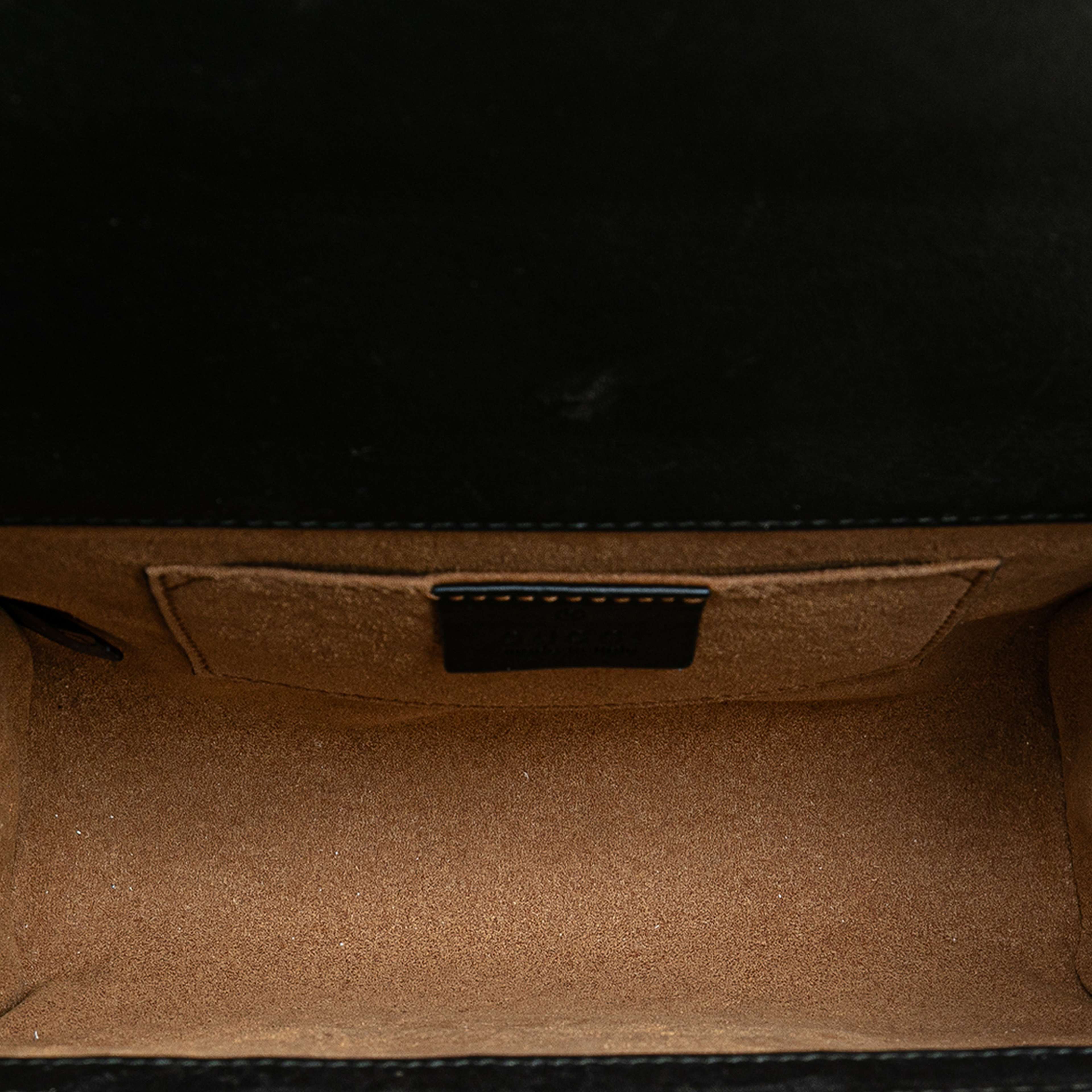 Gucci Small Leather Padlock Crossbody, från Luxclusif, i färgen black. Klicka för att öppna bilden i stort format