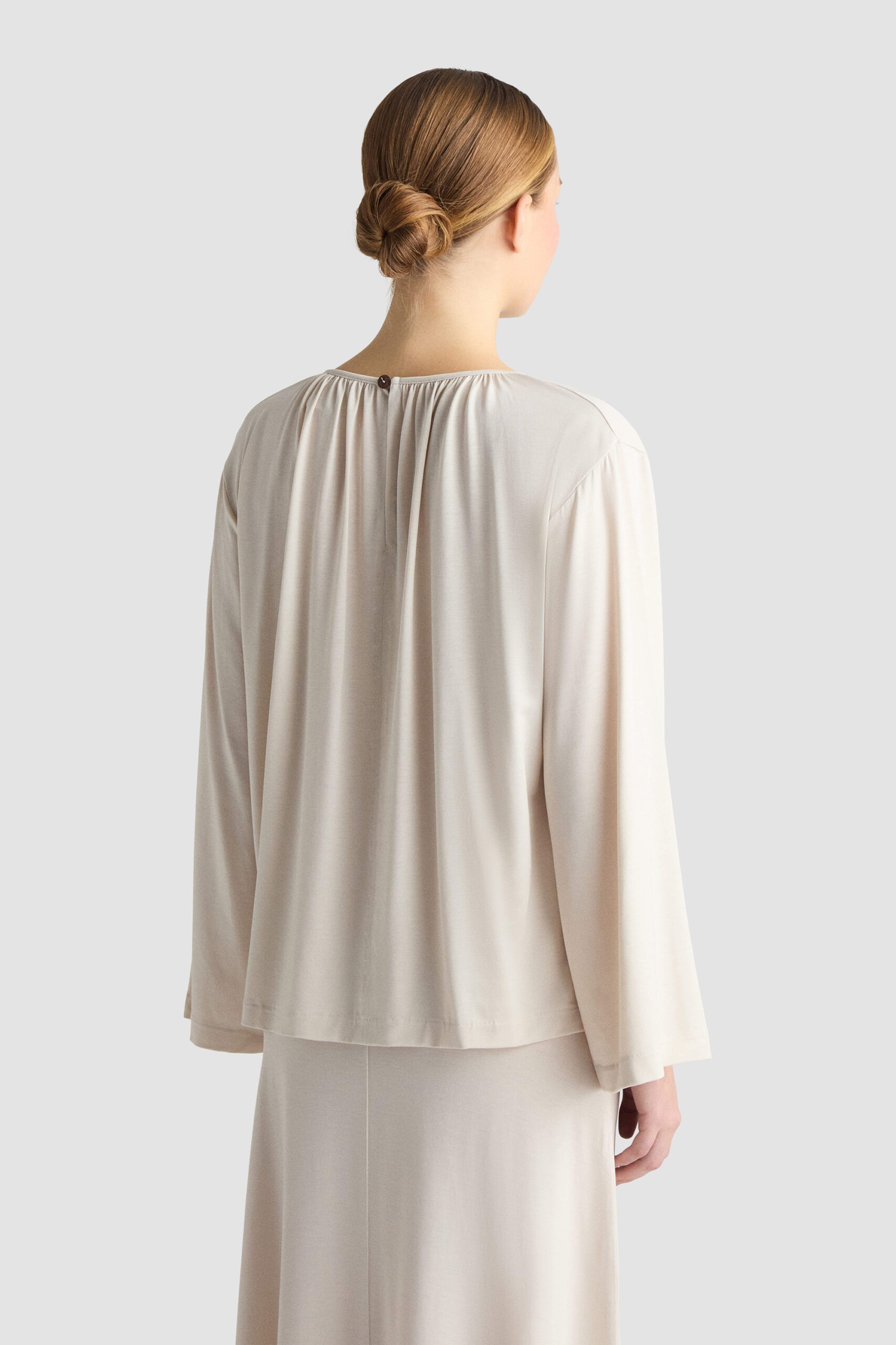 Ciri Top - Oyster, från Residus, i färgen beige. Klicka för att öppna bilden i stort format